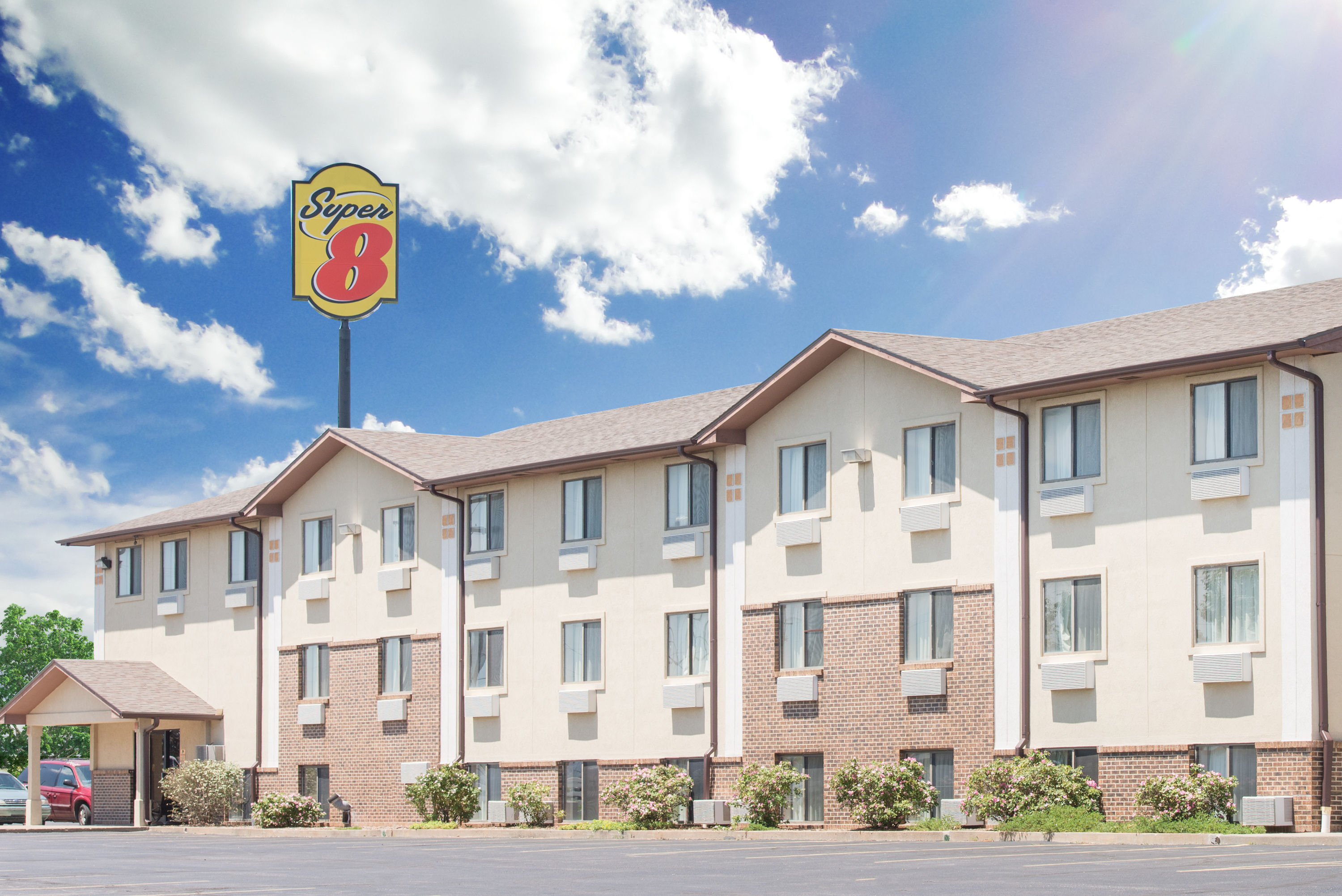 Exterior Day Image of Super 8 by Wyndham Abilene KS hotel in Abilene, Kansas