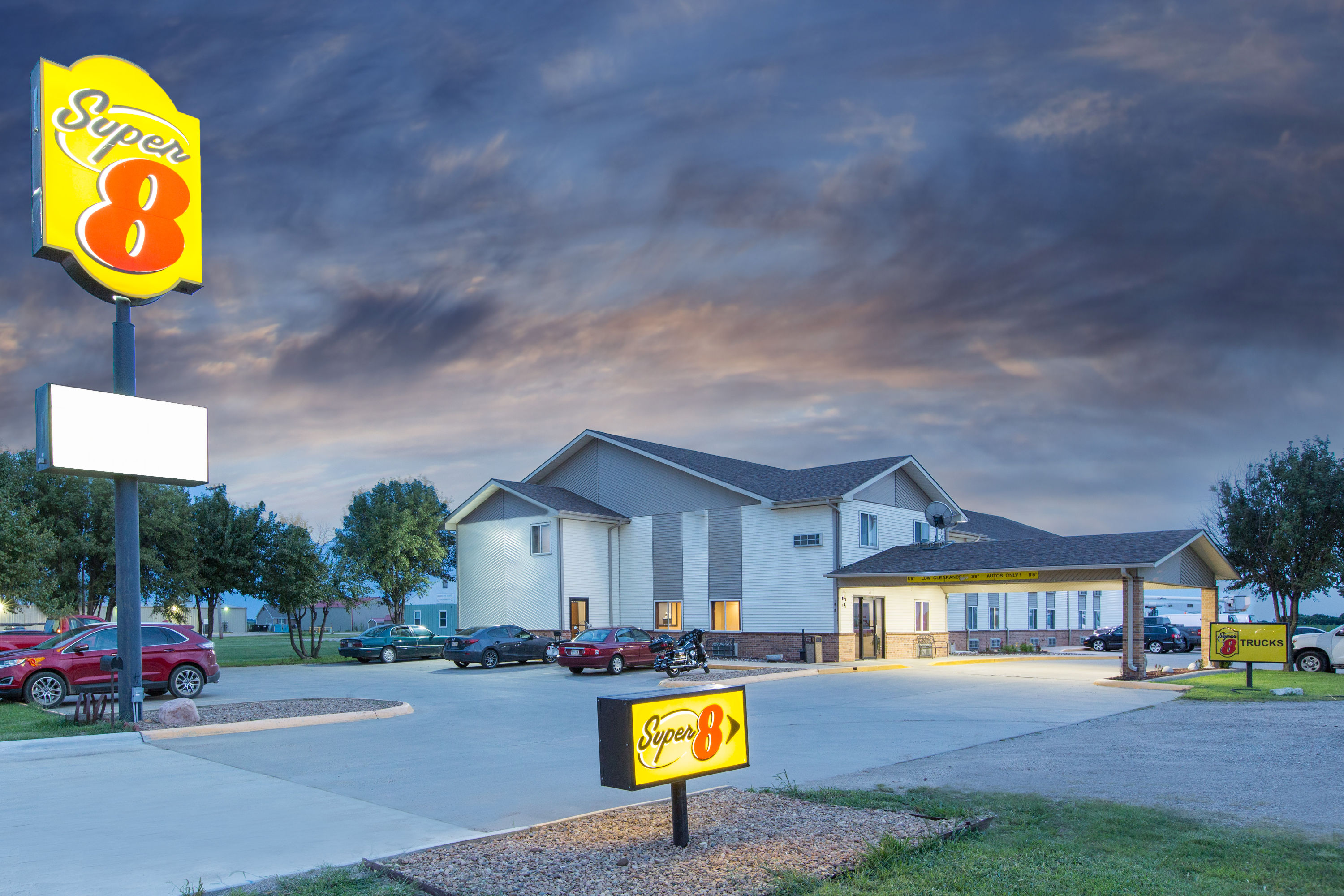 Super 8 by Wyndham Belleville Belleville, KS Hotels