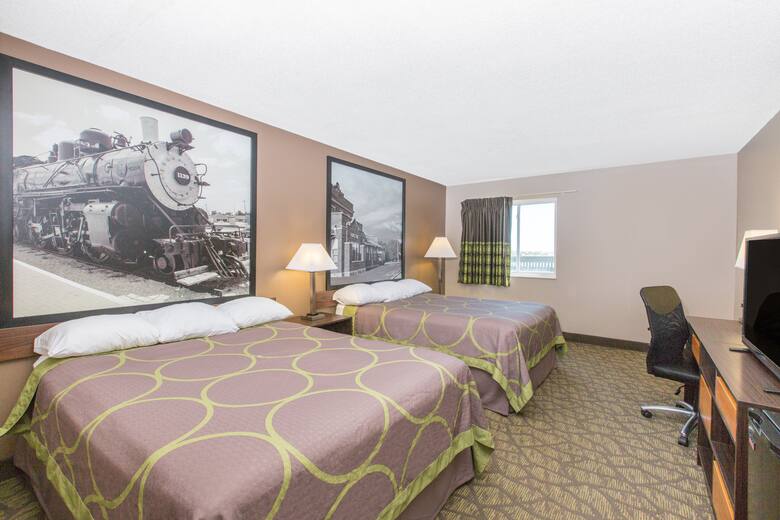 Guest room at the Super 8 Belleville in Belleville, Kansas