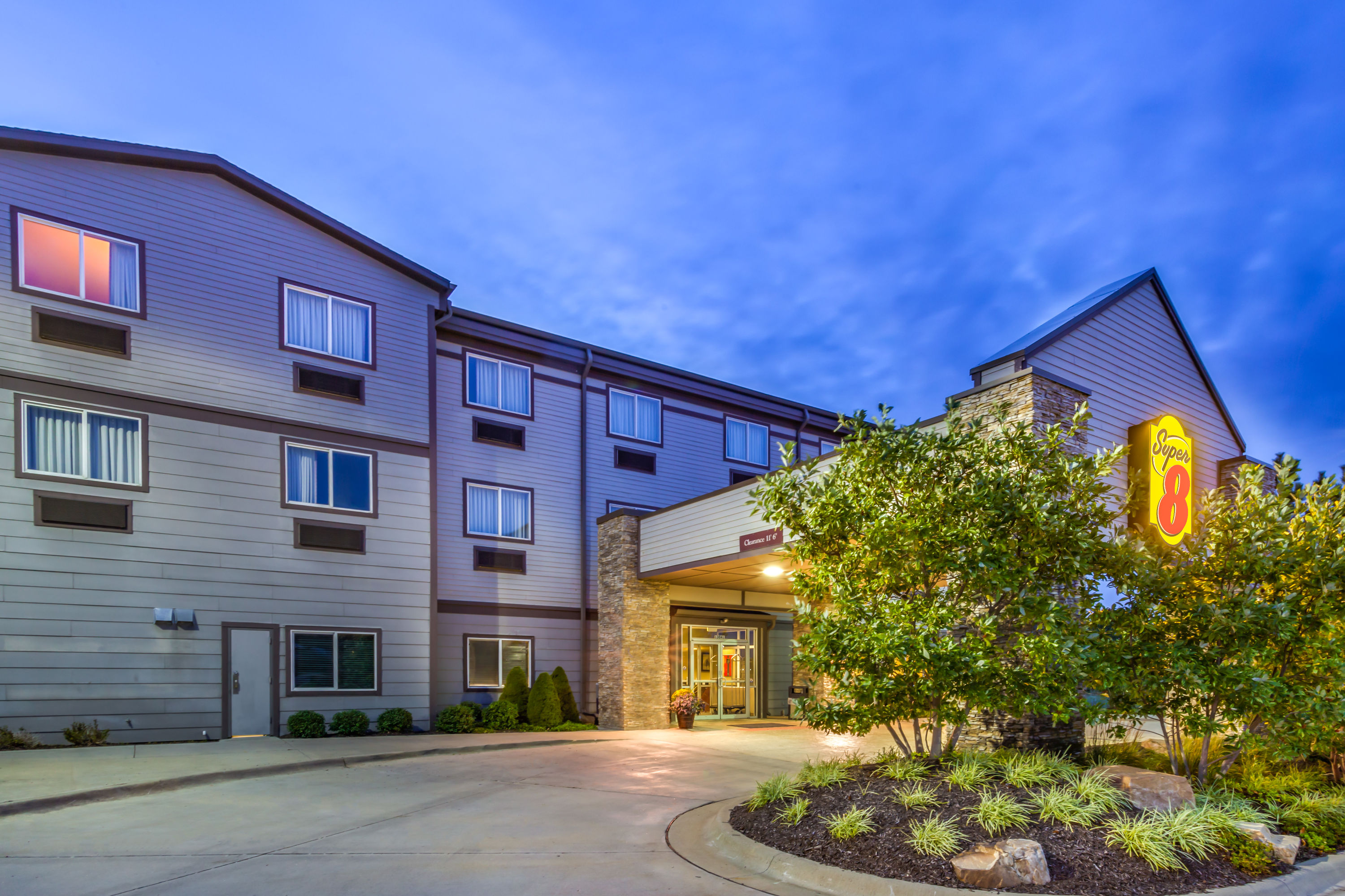 Super 8 by Wyndham Bonner Springs Bonner Springs, KS Hotels