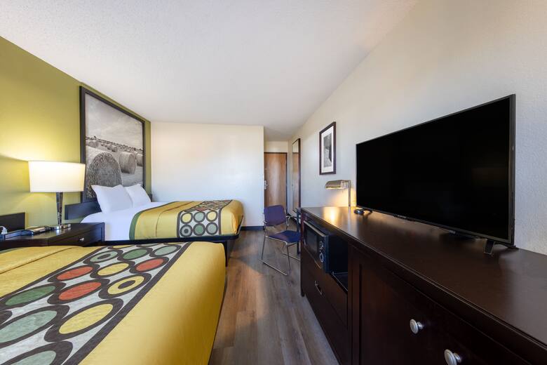 Guest room at the Super 8 El Dorado in El Dorado, Kansas