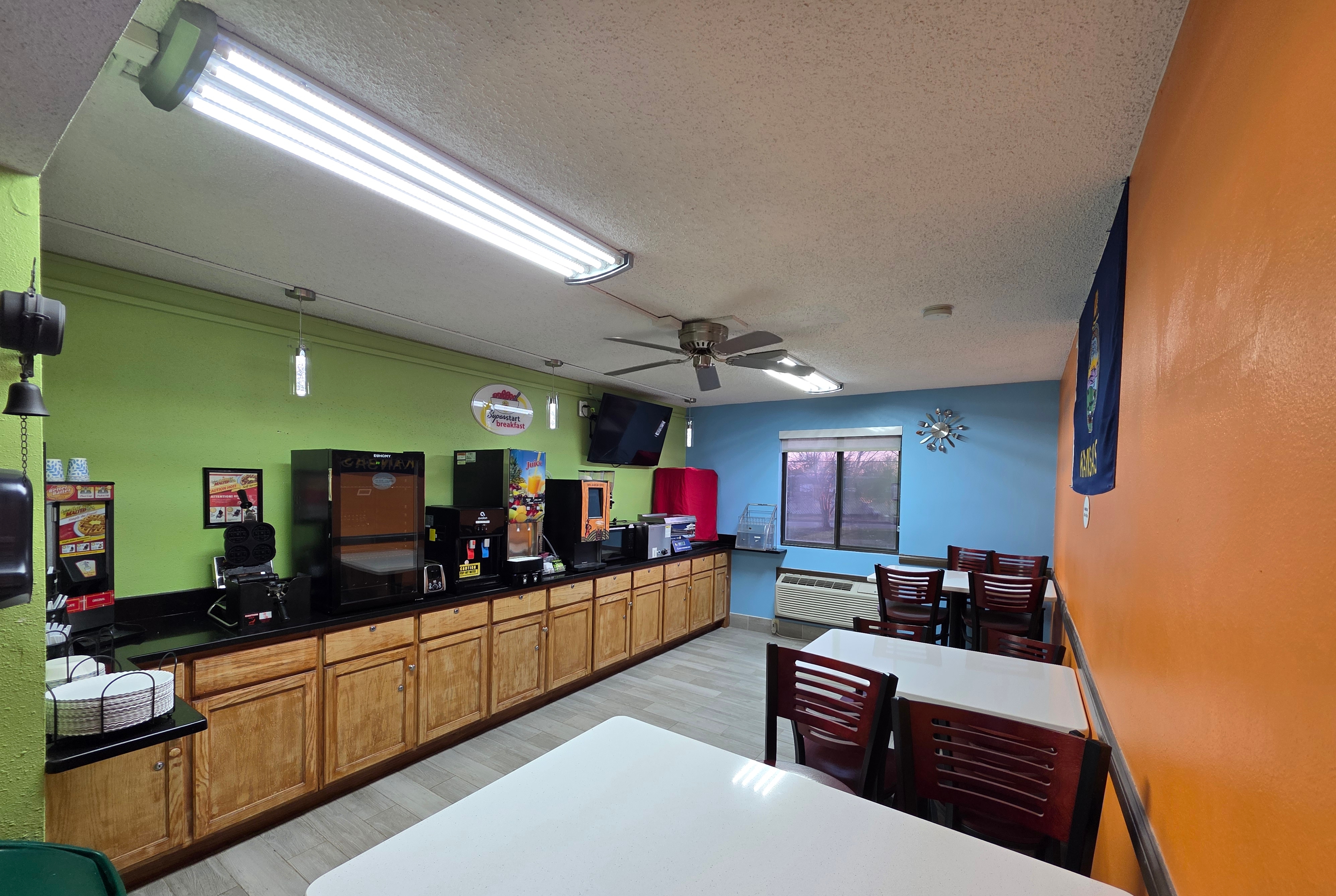 Super 8 by Wyndham Emporia reception in Emporia, Kansas