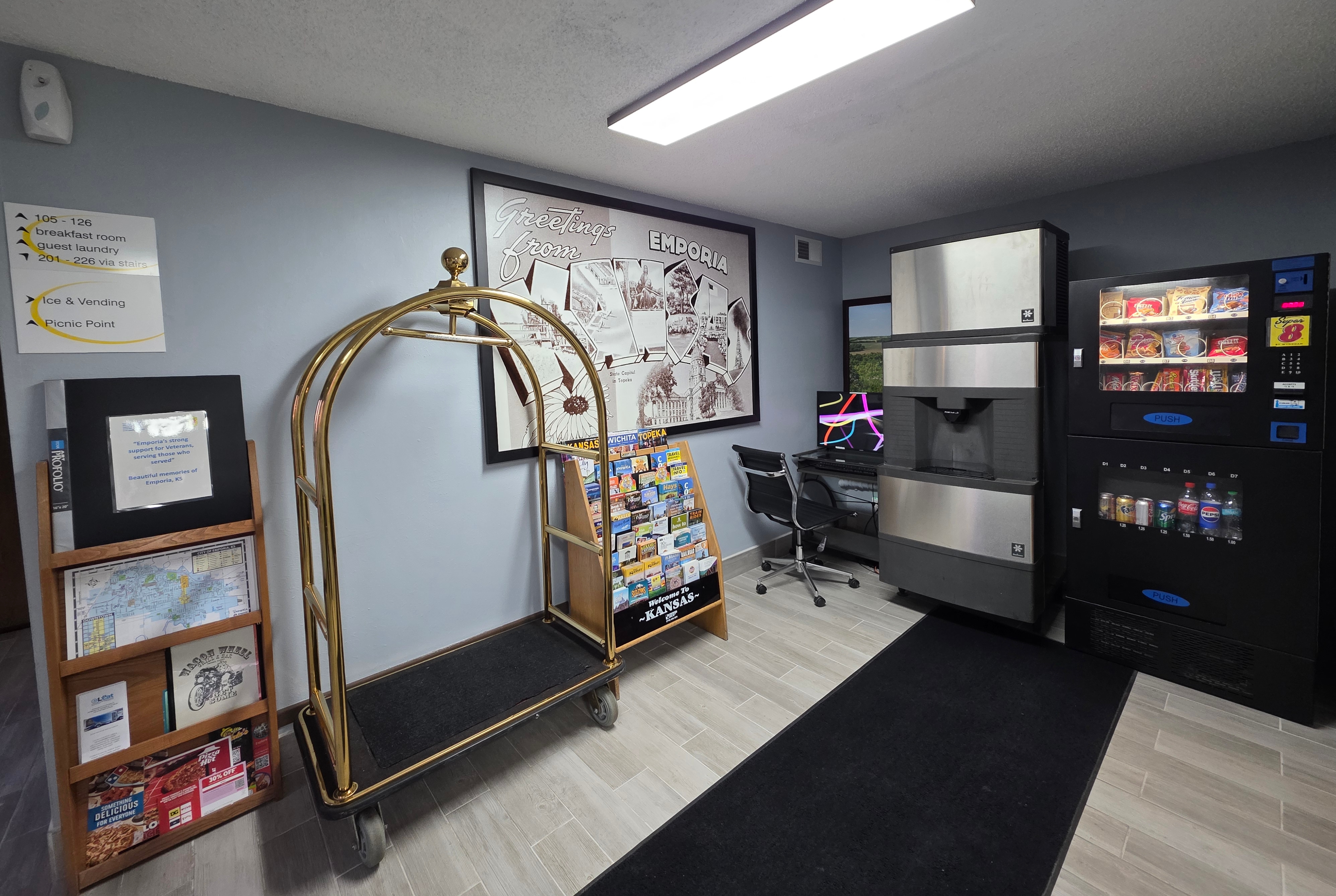 Super 8 by Wyndham Emporia reception in Emporia, Kansas