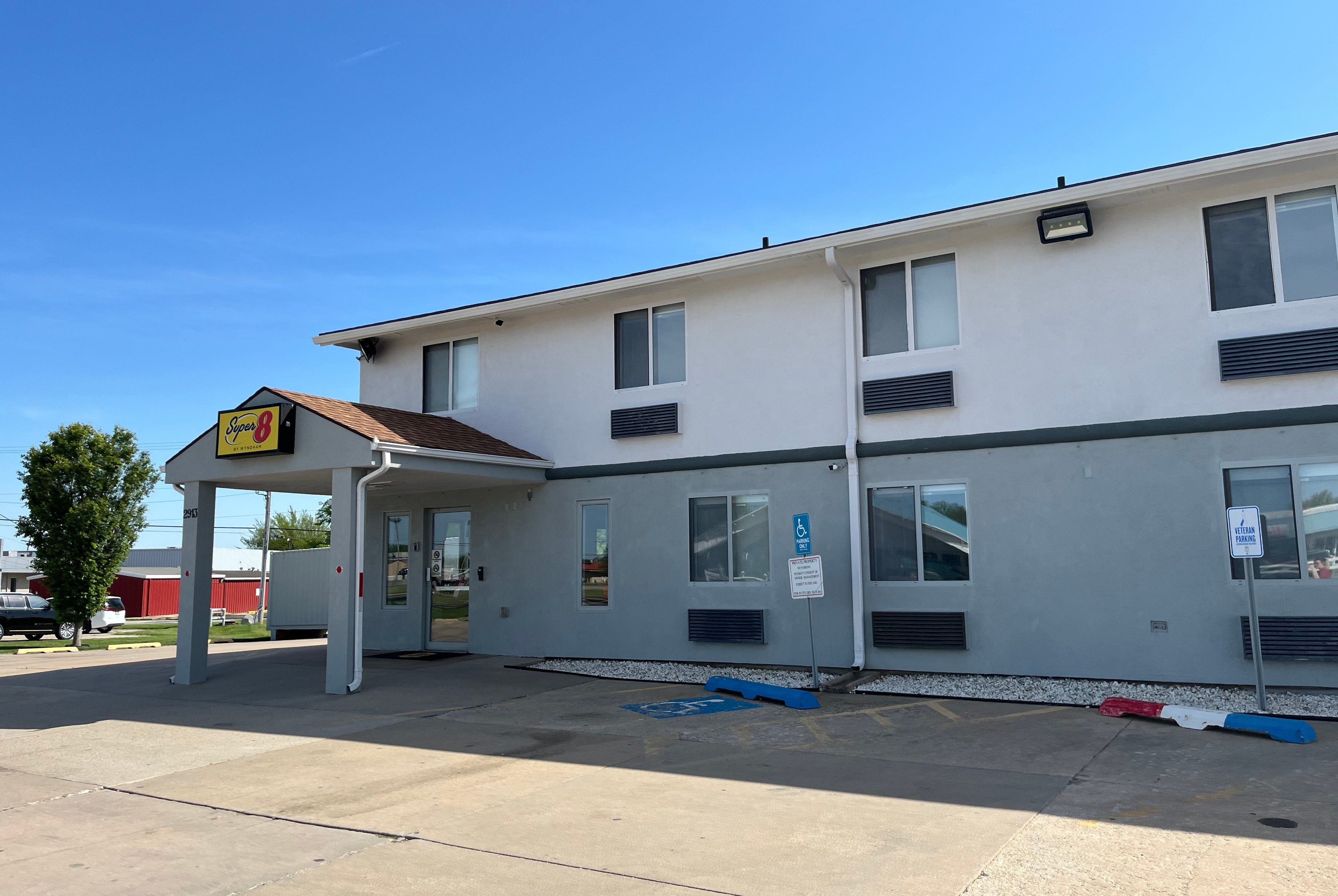 Super 8 by Wyndham Emporia | Emporia, KS Hotels