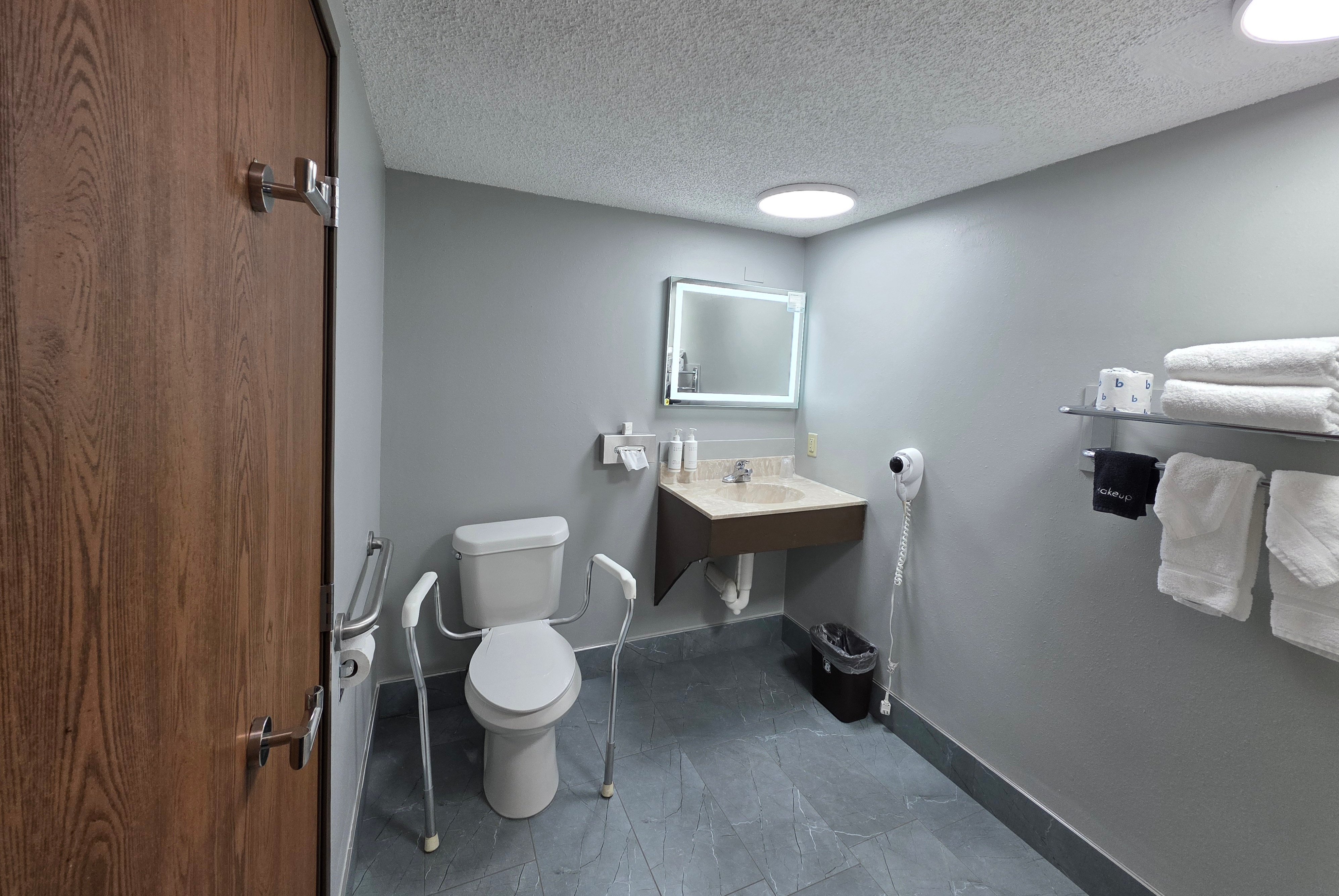 Guest room bath at the Super 8 by Wyndham Emporia in Emporia, Kansas