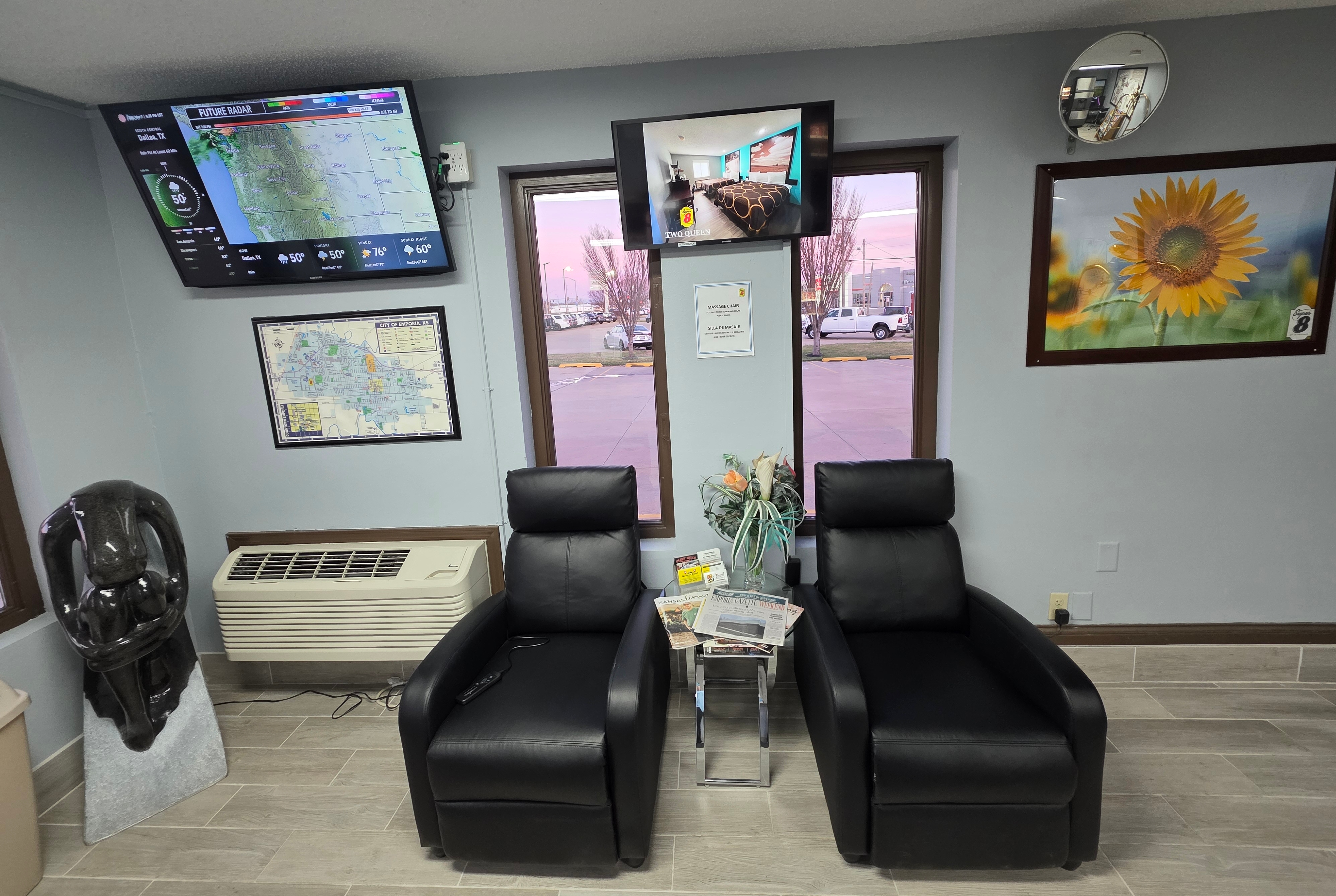 Super 8 by Wyndham Emporia reception in Emporia, Kansas