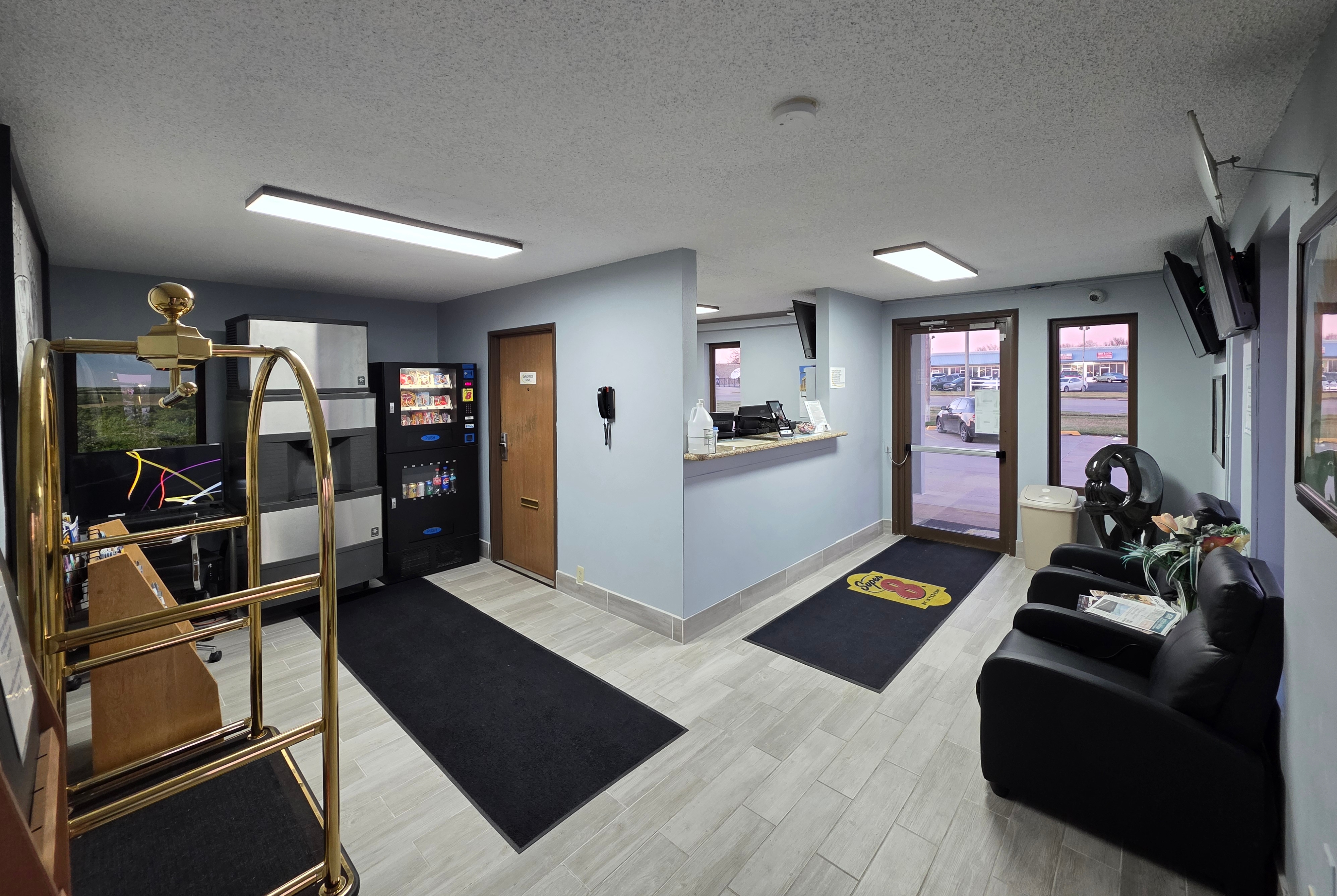 Super 8 by Wyndham Emporia reception in Emporia, Kansas