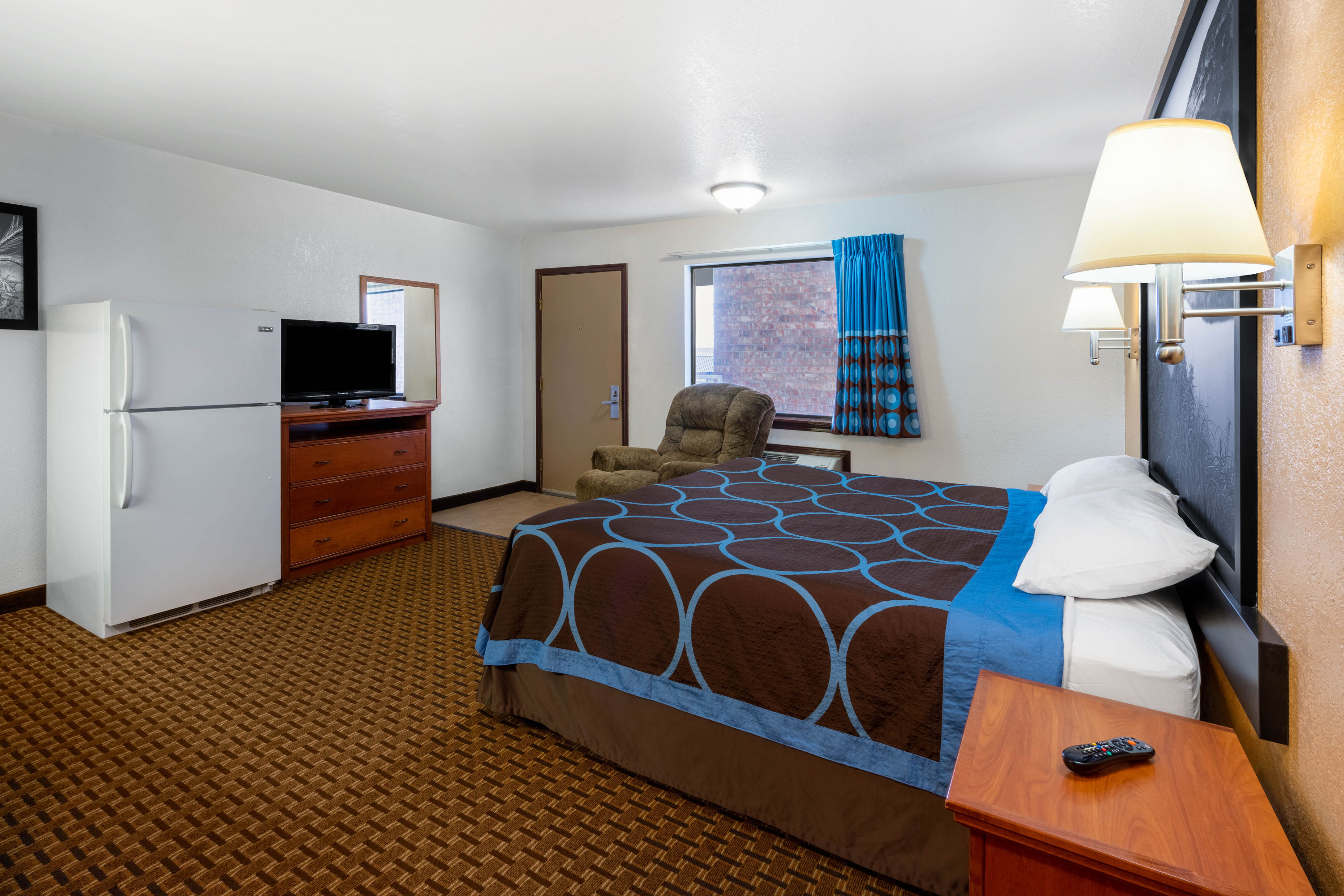 Super 8 by Wyndham Goodland suite in Goodland, Kansas
