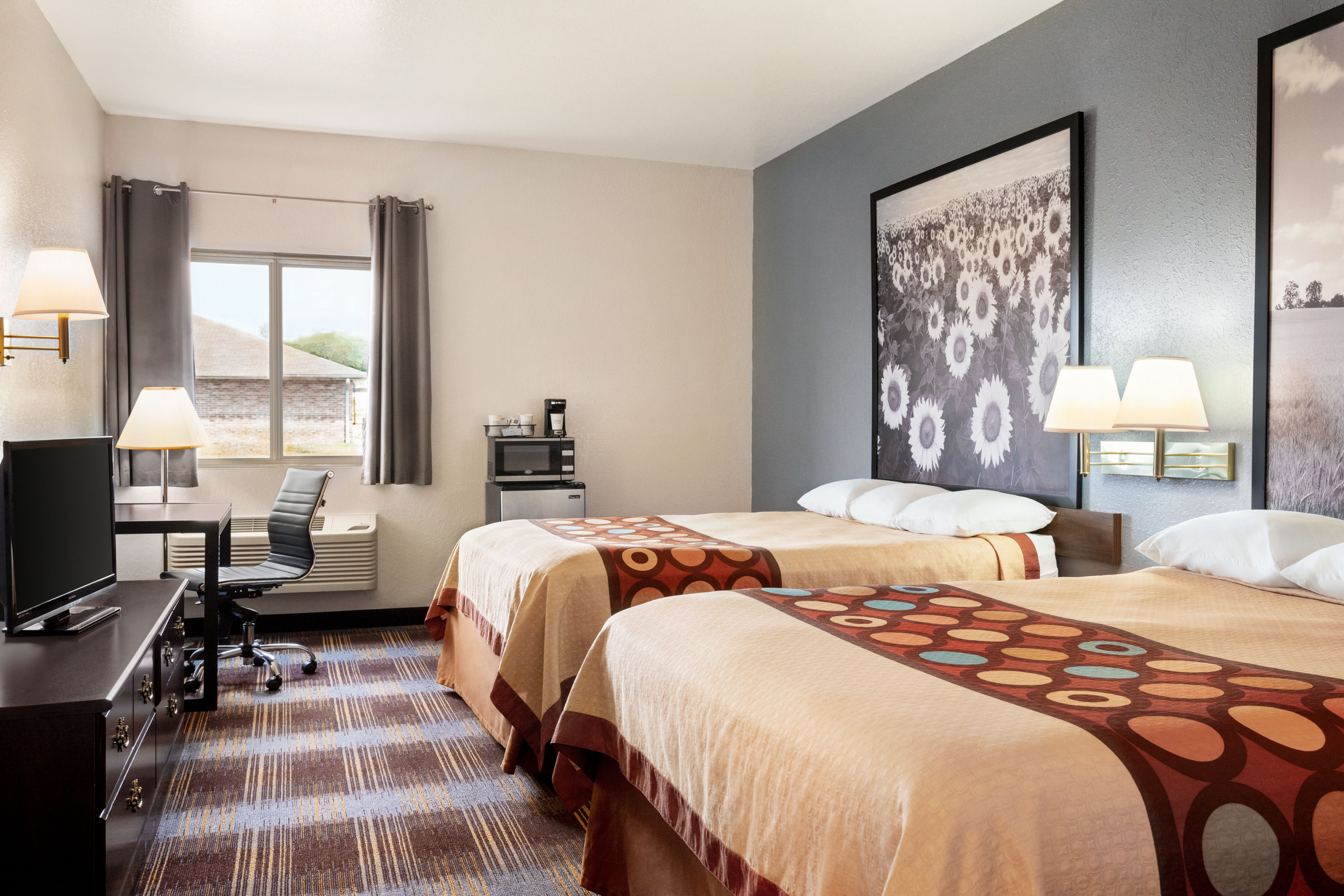 Super 8 by Wyndham Holton Holton, KS Hotels