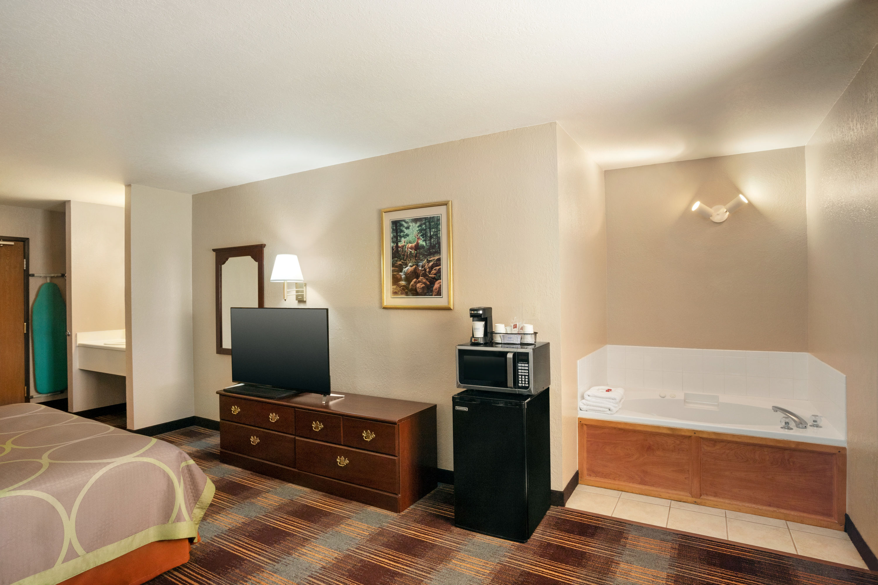 Super 8 by Wyndham Holton suite in Holton, Kansas