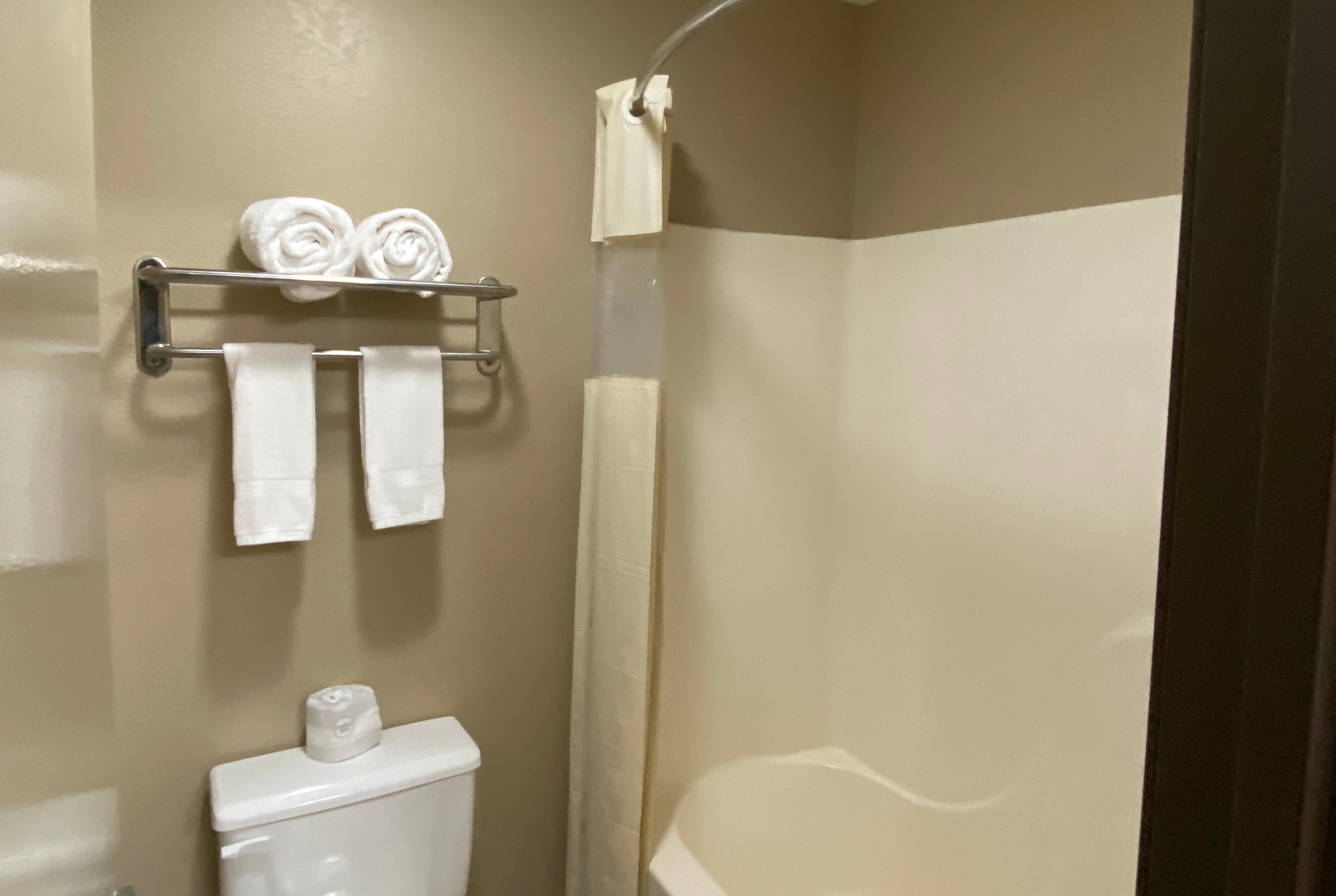 Guest room bath at the Super 8 by Wyndham Independence KS in Independence, Kansas