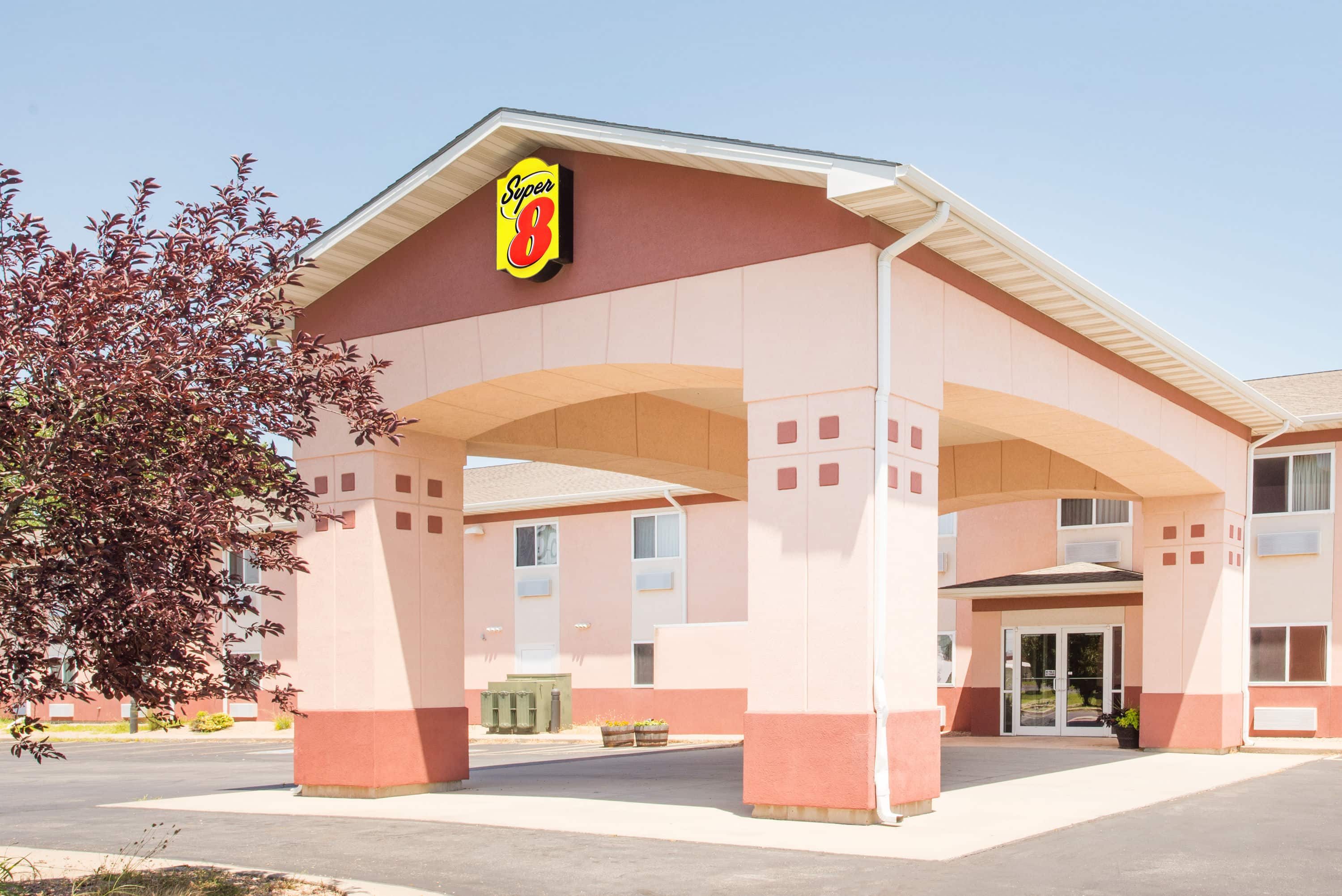 Super 8 by Wyndham Iola KS Iola, KS Hotels