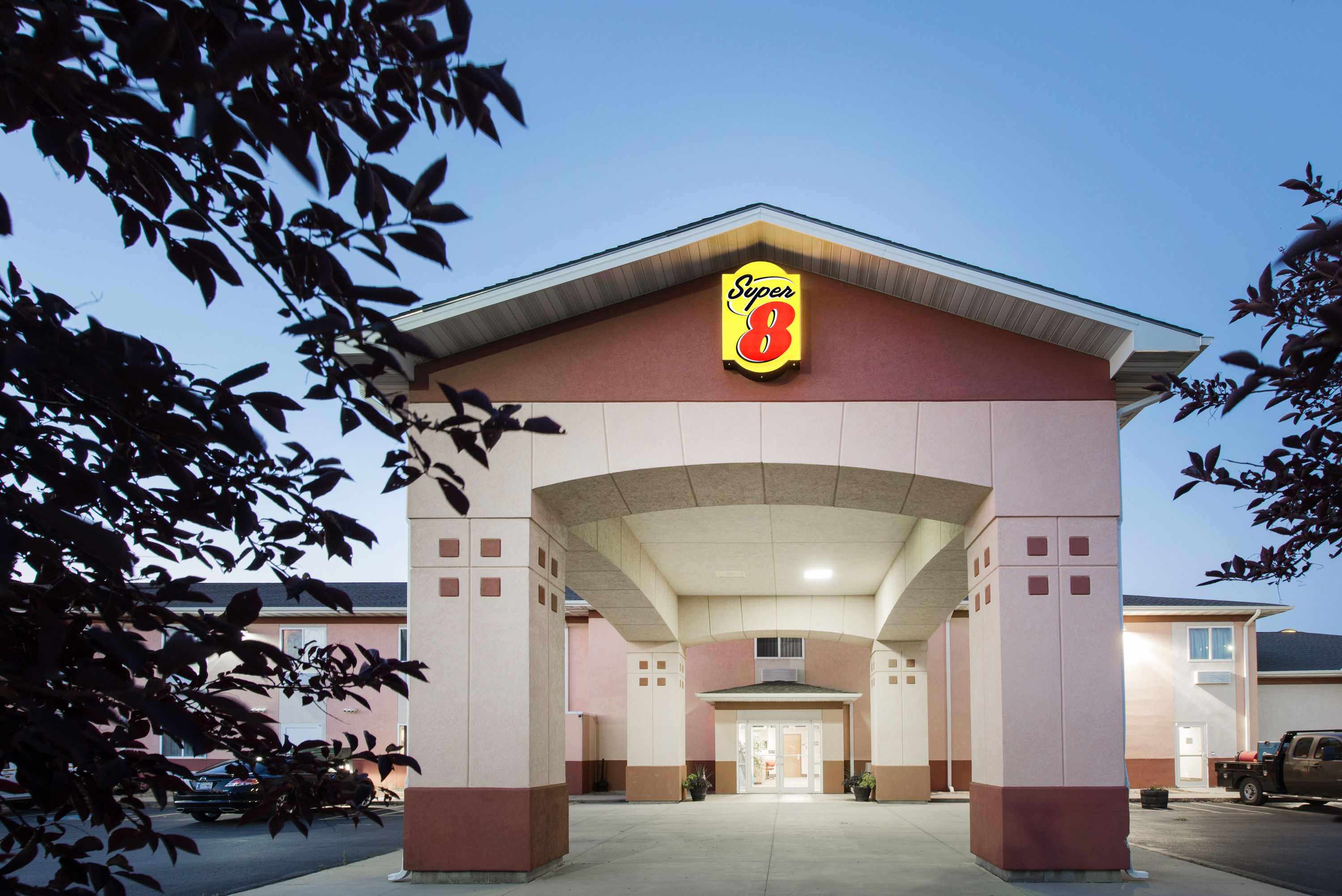 Super 8 by Wyndham Iola KS Iola, KS Hotels