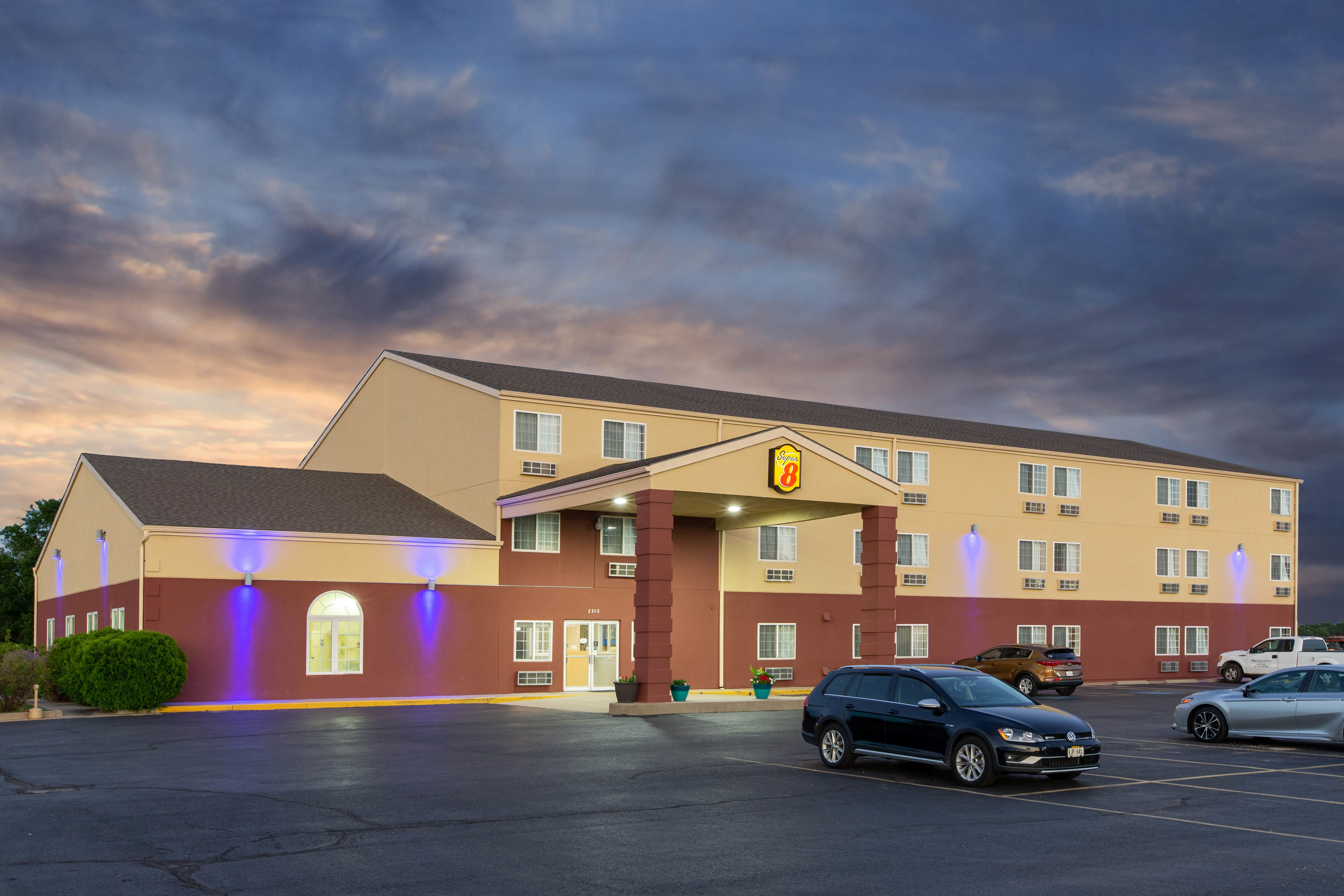 Exterior Dusk Image of Super 8 by Wyndham Ottawa hotel in Ottawa, Kansas