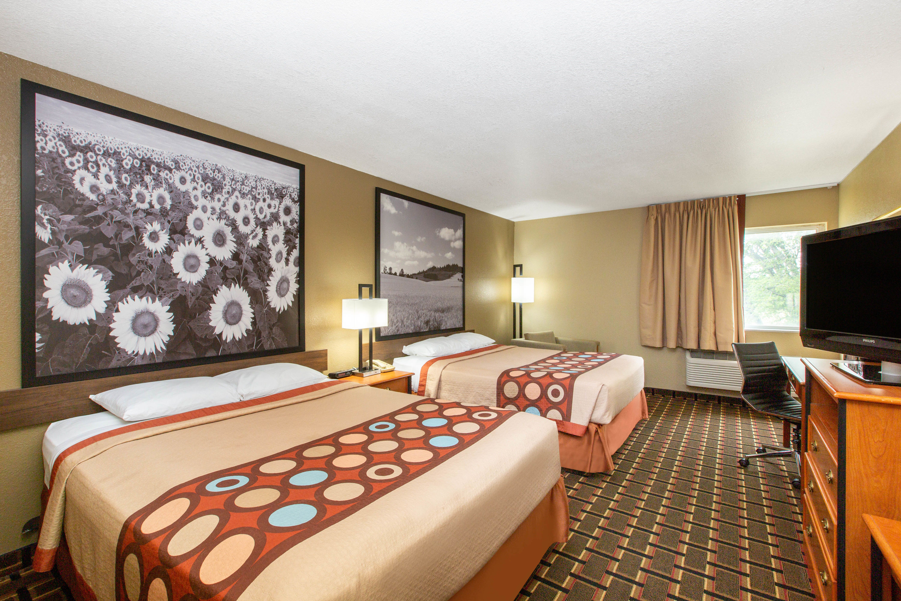 Guest room at the Super 8 by Wyndham Ottawa in Ottawa, Kansas