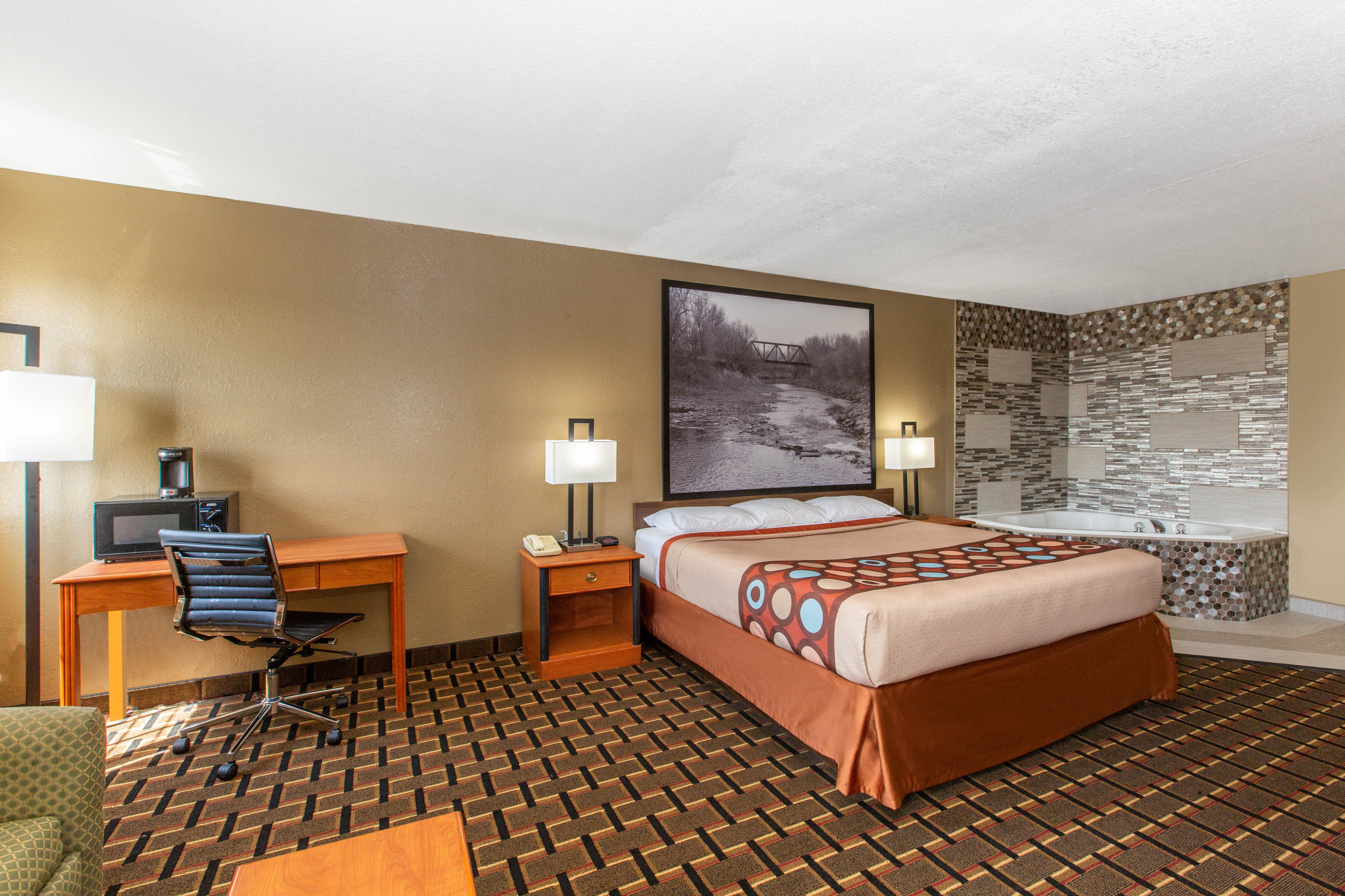 Super 8 by Wyndham Ottawa suite in Ottawa, Kansas