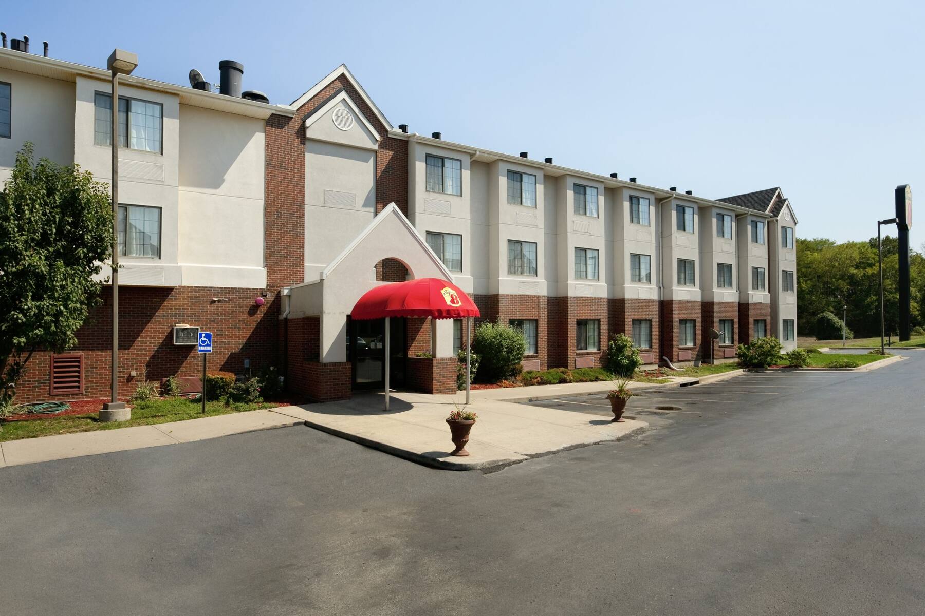 Exterior of Super 8 Overland Park KC Area Near Convention Center hotel in Overland Park, Kansas Exterior of Super 8 Overland Park KC Area Near Convention Center hotel in Overland Park, Kansas