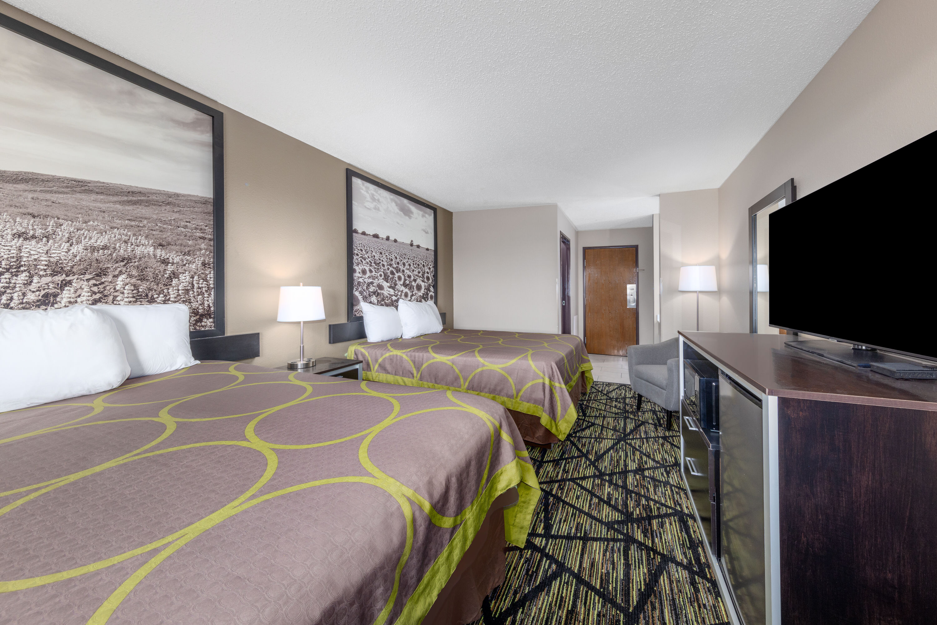 Super 8 by Wyndham Pratt Pratt, KS Hotels