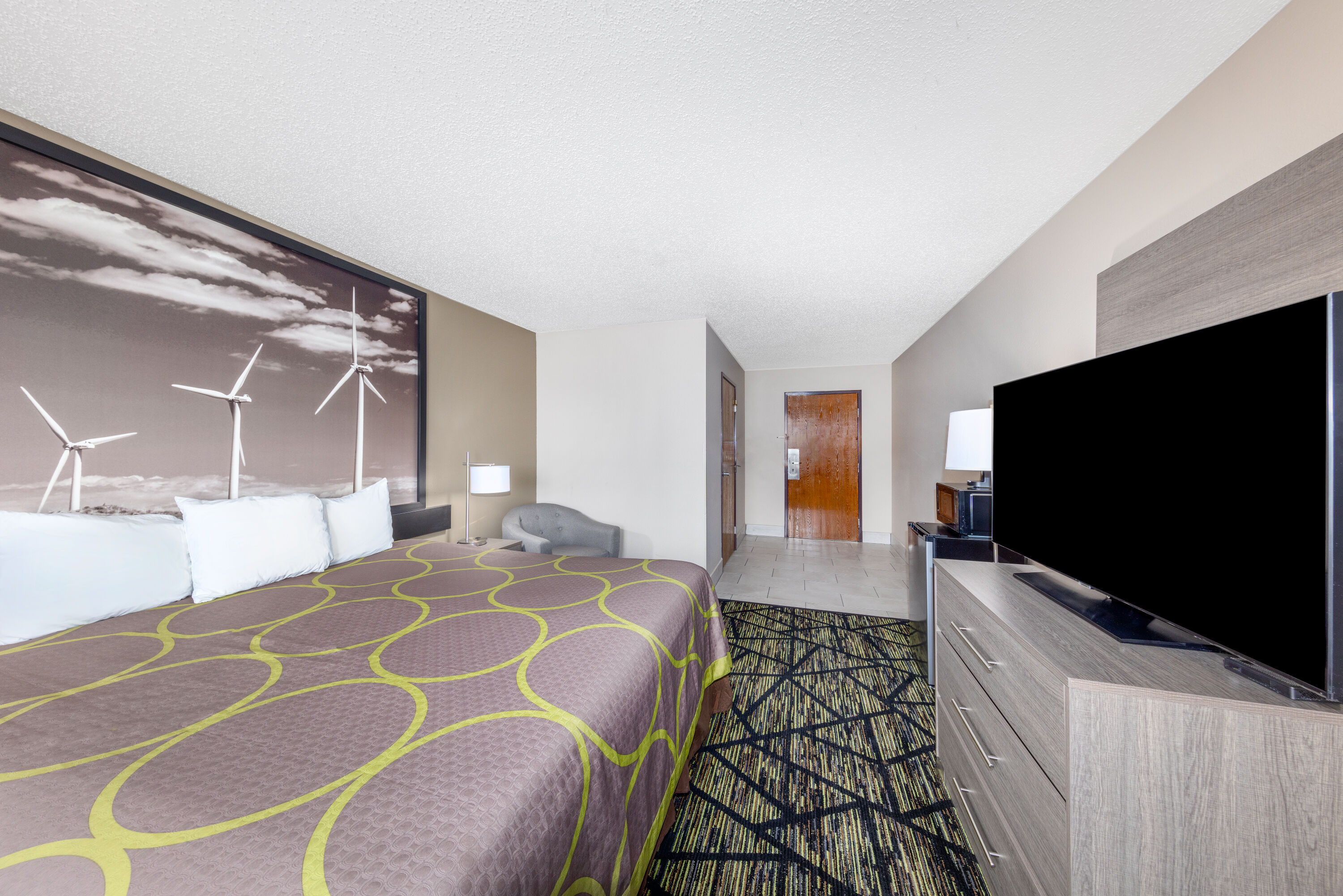 Guest room at the Super 8 by Wyndham Pratt in Pratt, Kansas