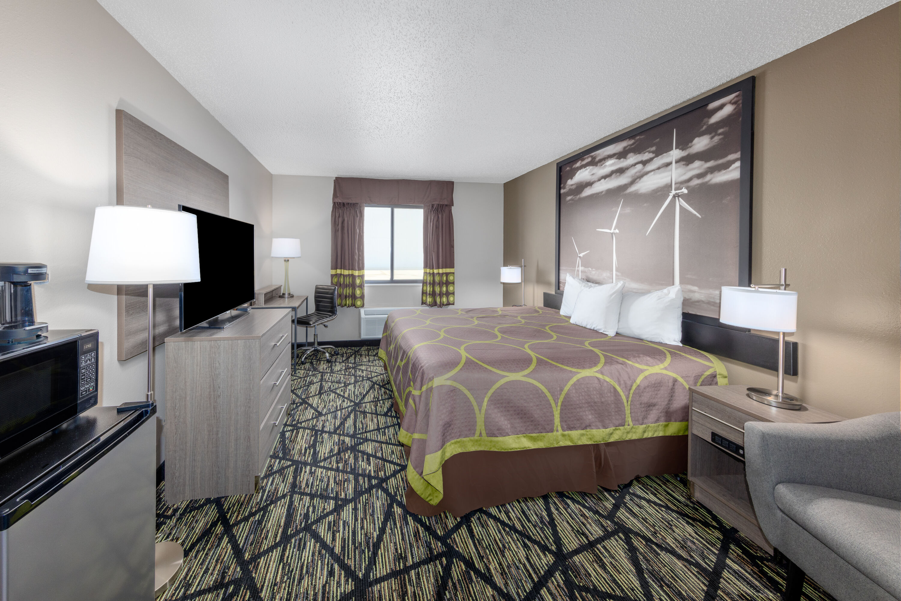 Guest room at the Super 8 by Wyndham Pratt in Pratt, Kansas