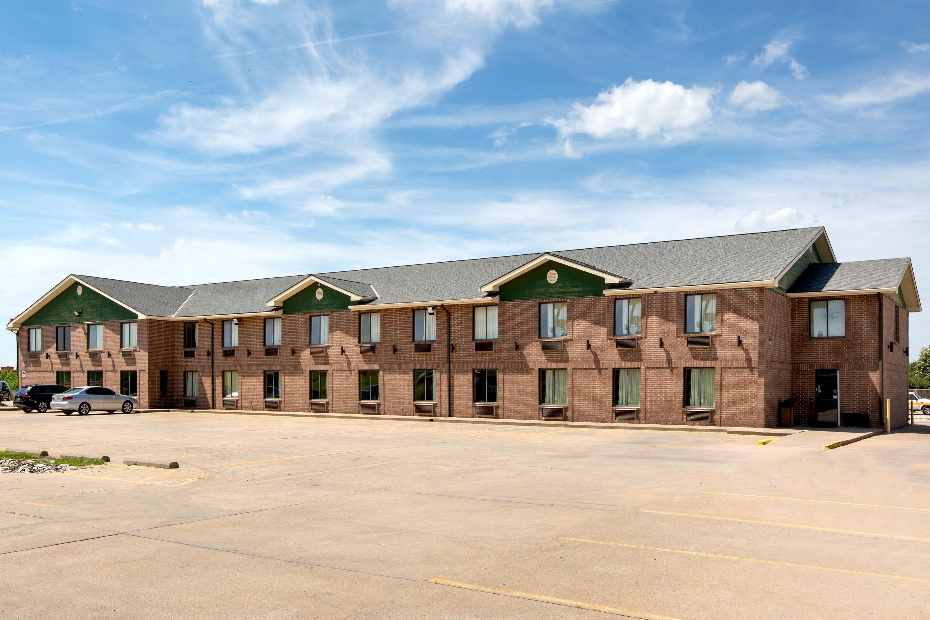 Exterior Day Image of Super 8 by Wyndham Salina I-70 hotel in Salina, Kansas