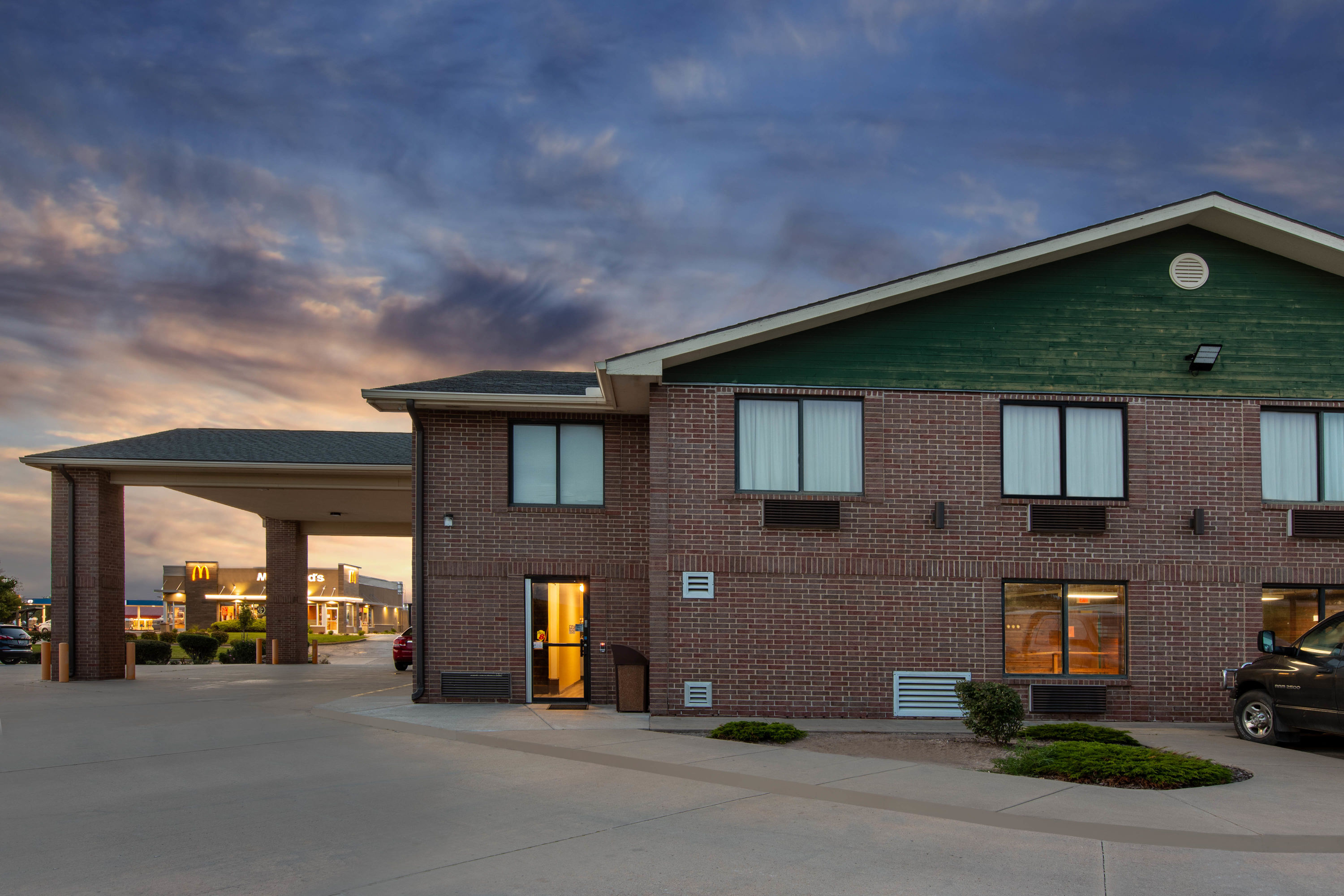 Super 8 by Wyndham Salina I70 Salina, KS Hotels