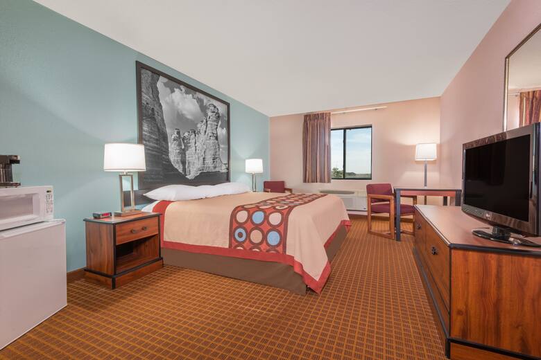 Guest room at the Super 8 Wakeeney in Wakeeney, Kansas