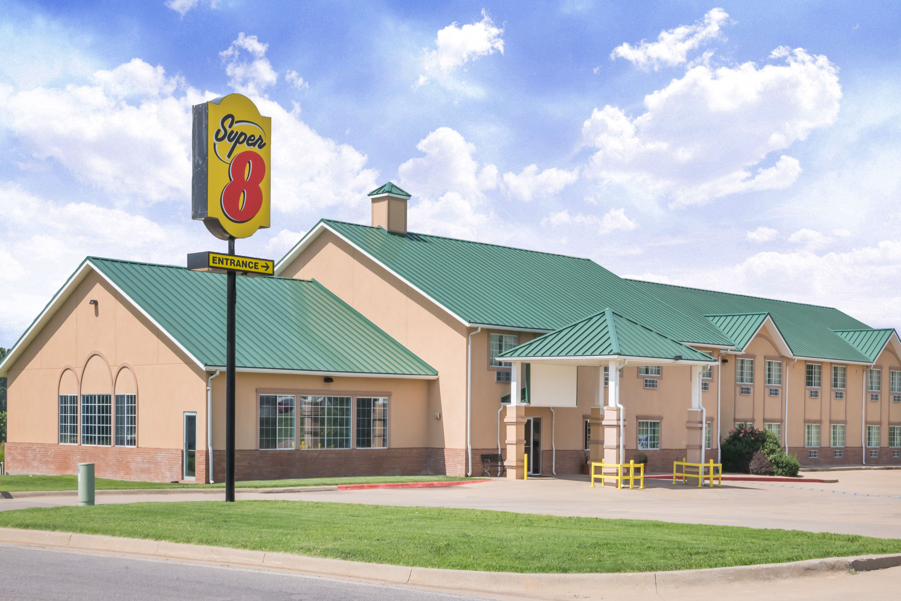 Super 8 by Wyndham Winfield/Quail Ridge Area Winfield, KS Hotels