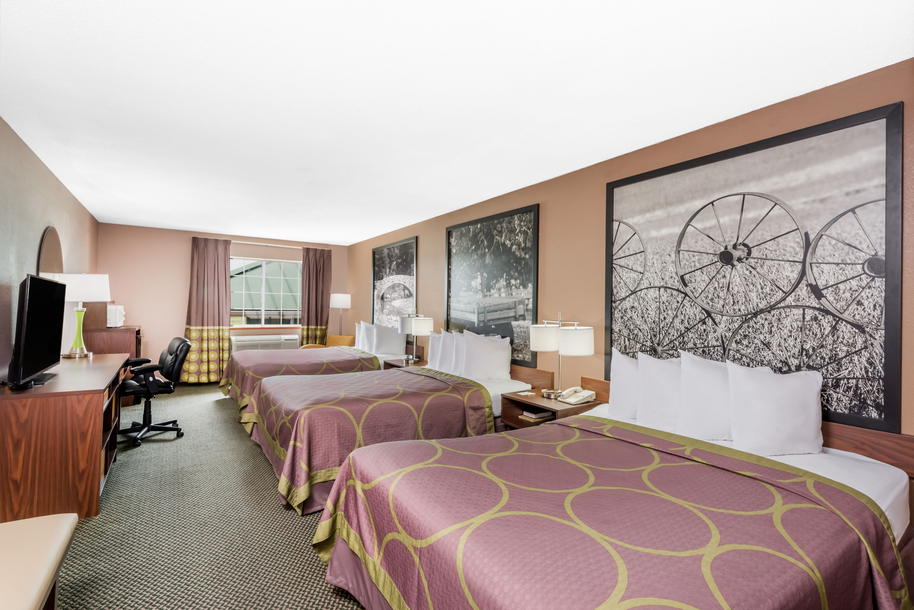 Super 8 by Wyndham Winfield/Quail Ridge Area suite in Winfield, Kansas