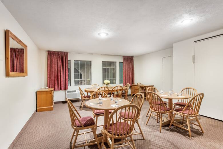 Meeting room at Super 8 Cadiz in Cadiz, Kentucky
