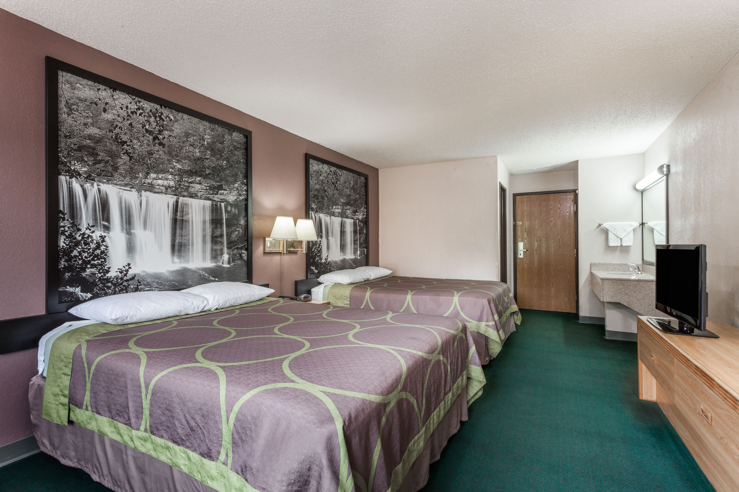Guest room at the Super 8 by Wyndham Carrollton in Carrollton, Kentucky