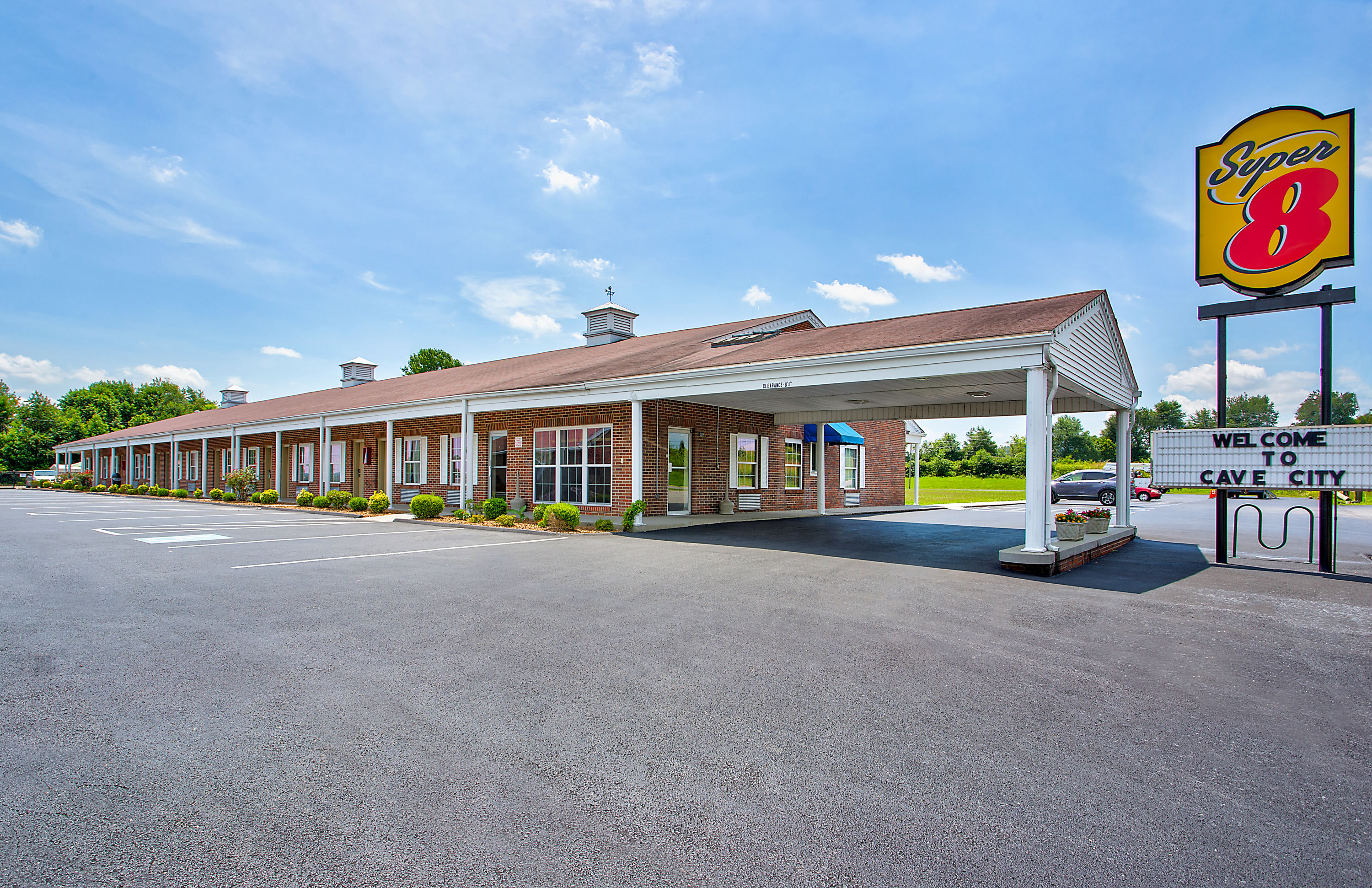 Super 8 by Wyndham Cave City Cave City, KY Hotels