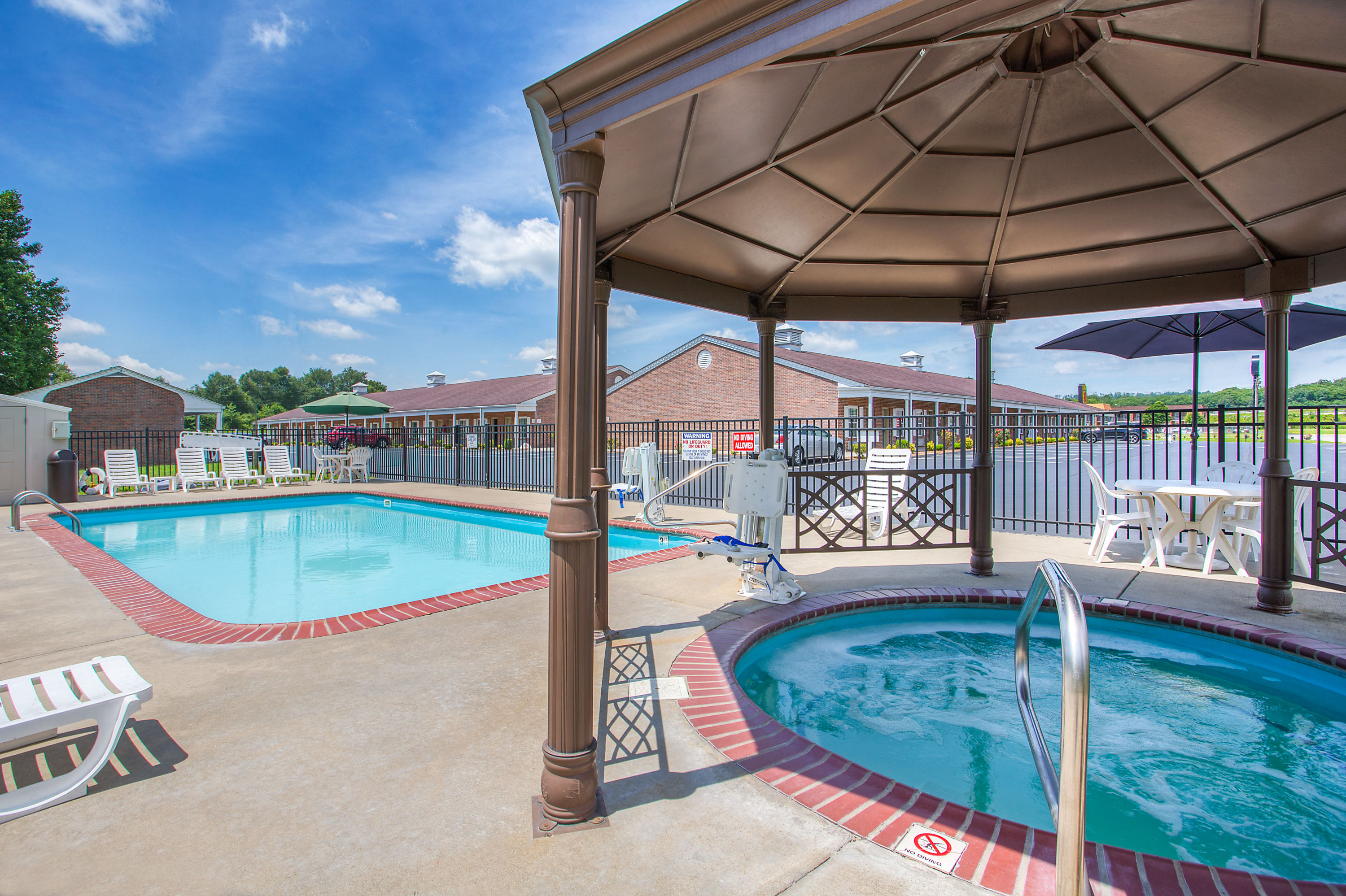 Super 8 by Wyndham Cave City Cave City, KY Hotels