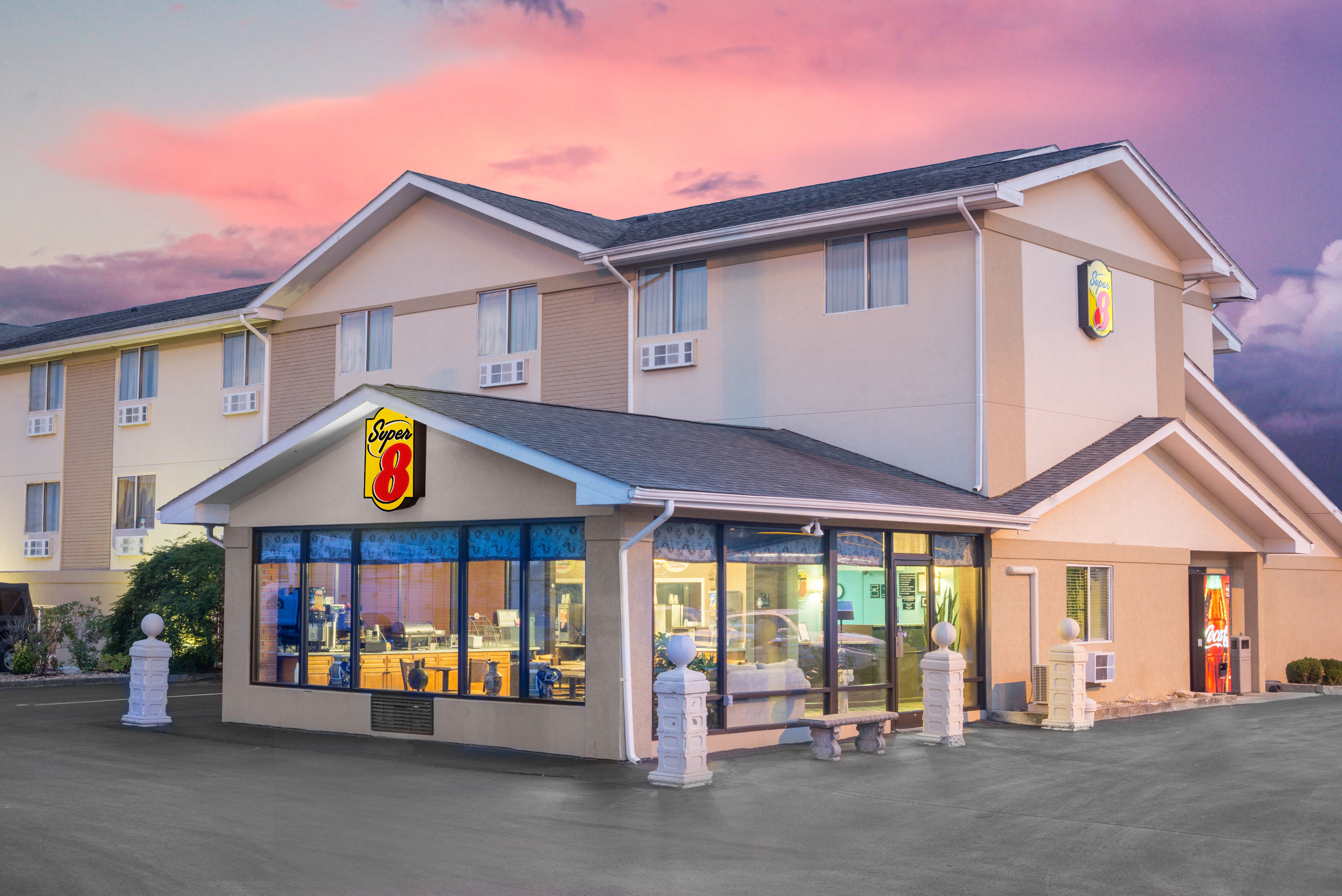 Exterior Dusk Image of Super 8 by Wyndham Corbin/London KY hotel in Corbin, Kentucky