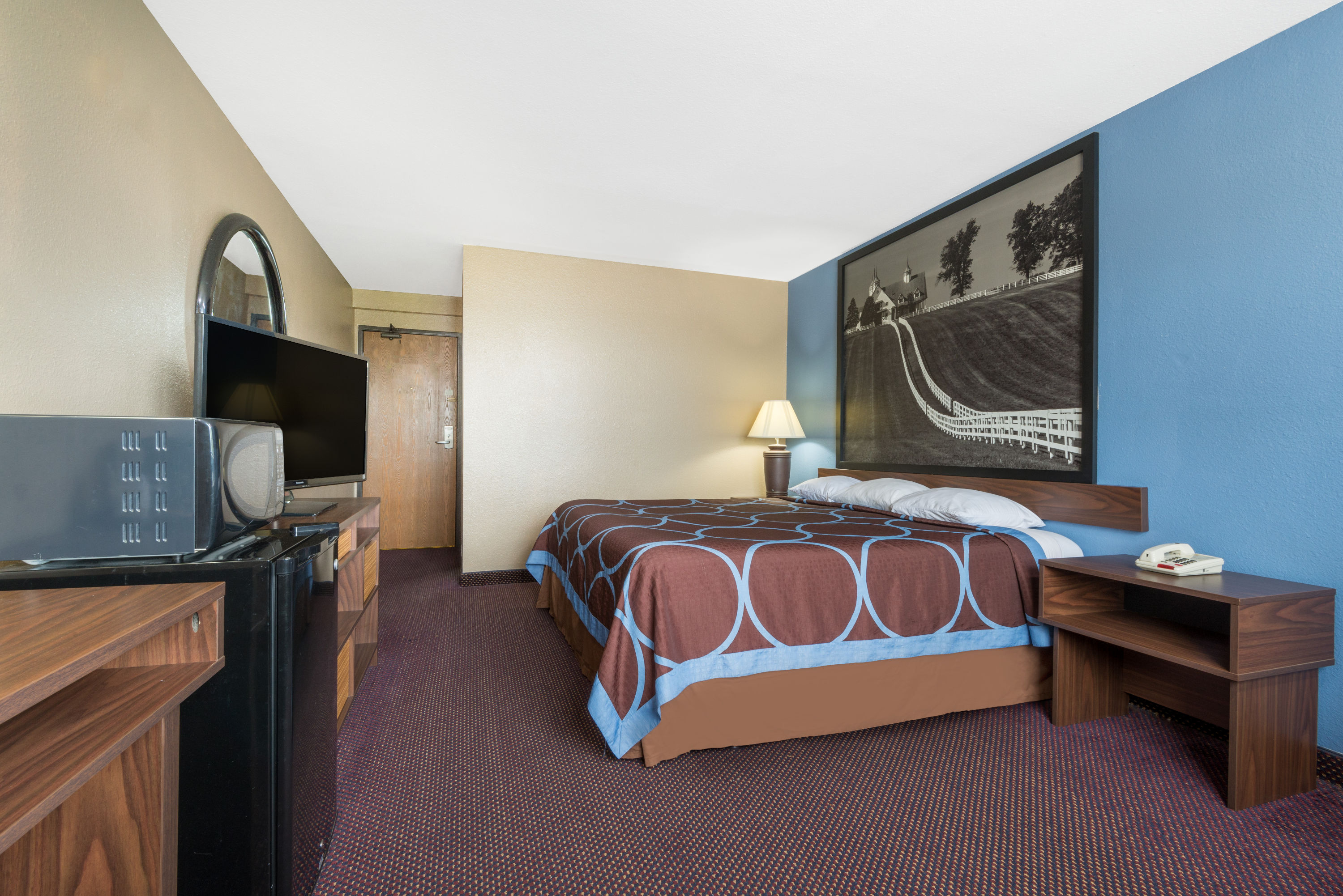 Guest room at the Super 8 by Wyndham Corbin/London KY in Corbin, Kentucky