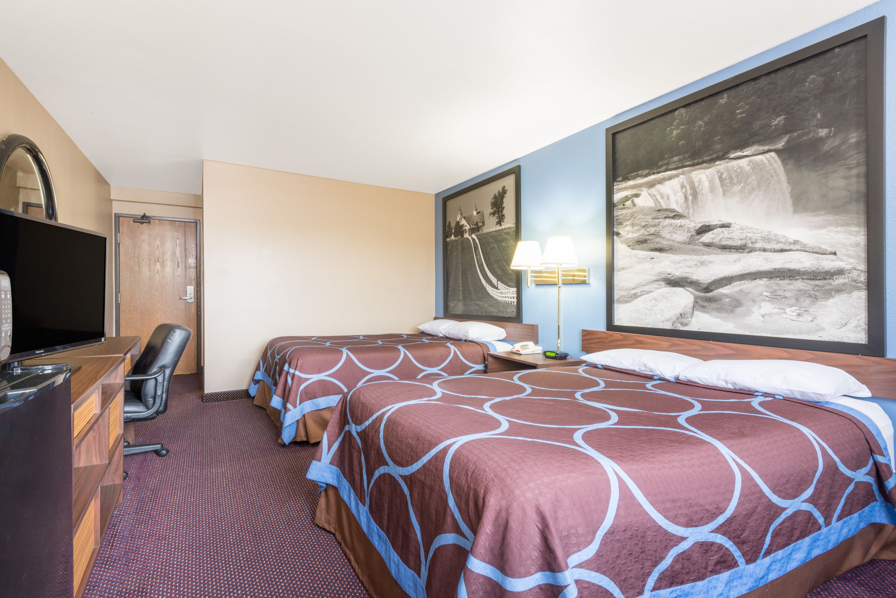 Guest room at the Super 8 by Wyndham Corbin/London KY in Corbin, Kentucky