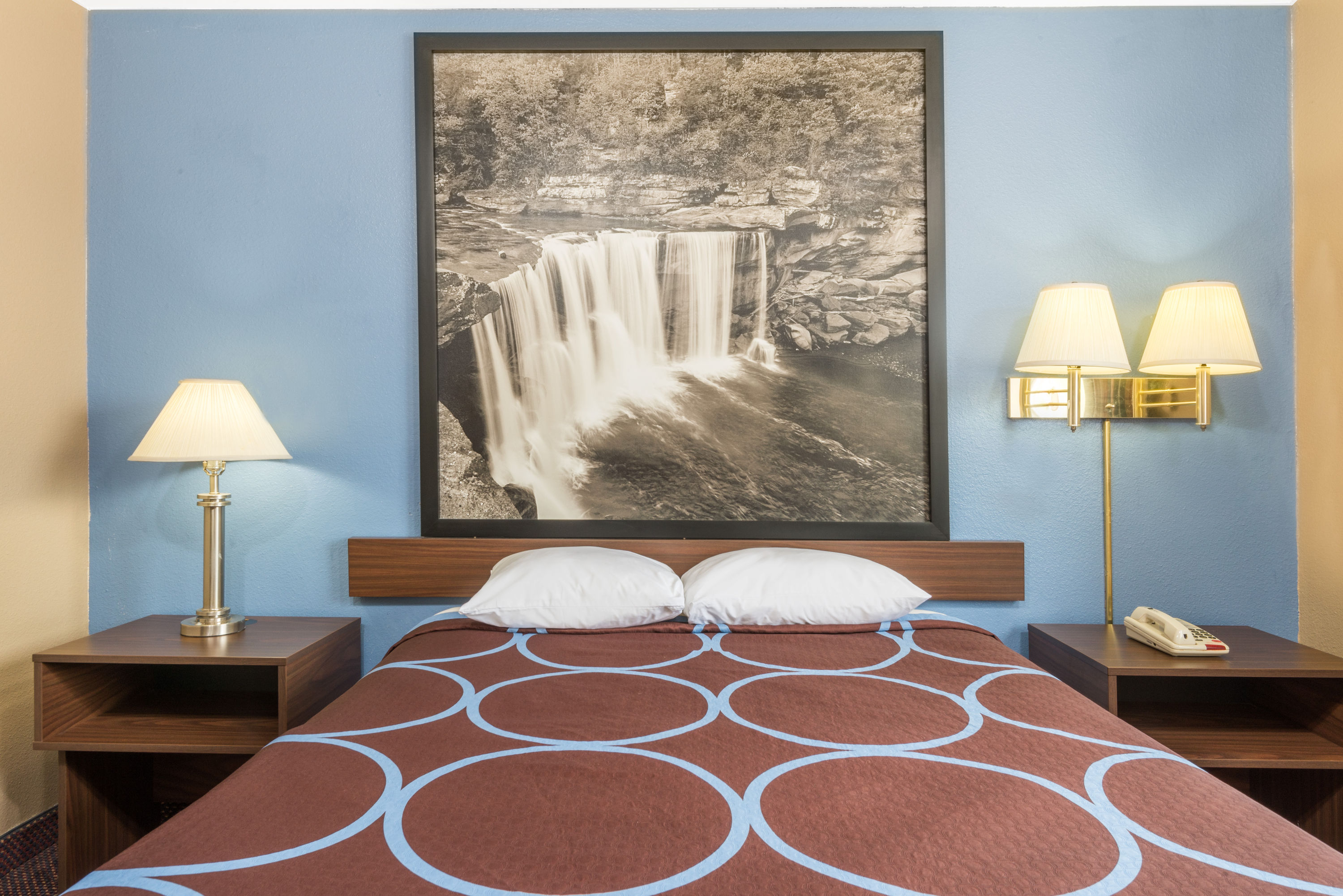 Guest room at the Super 8 by Wyndham Corbin/London KY in Corbin, Kentucky