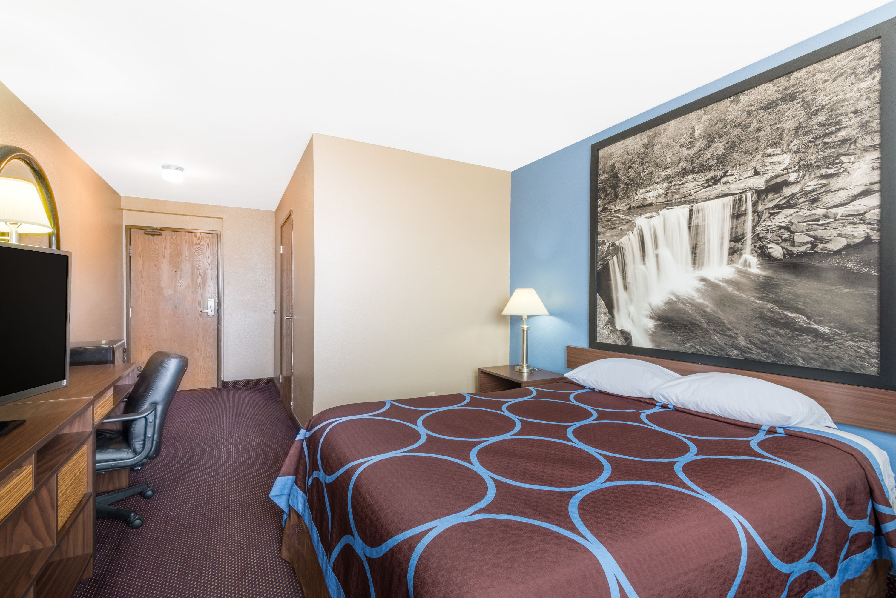 Guest room at the Super 8 by Wyndham Corbin/London KY in Corbin, Kentucky