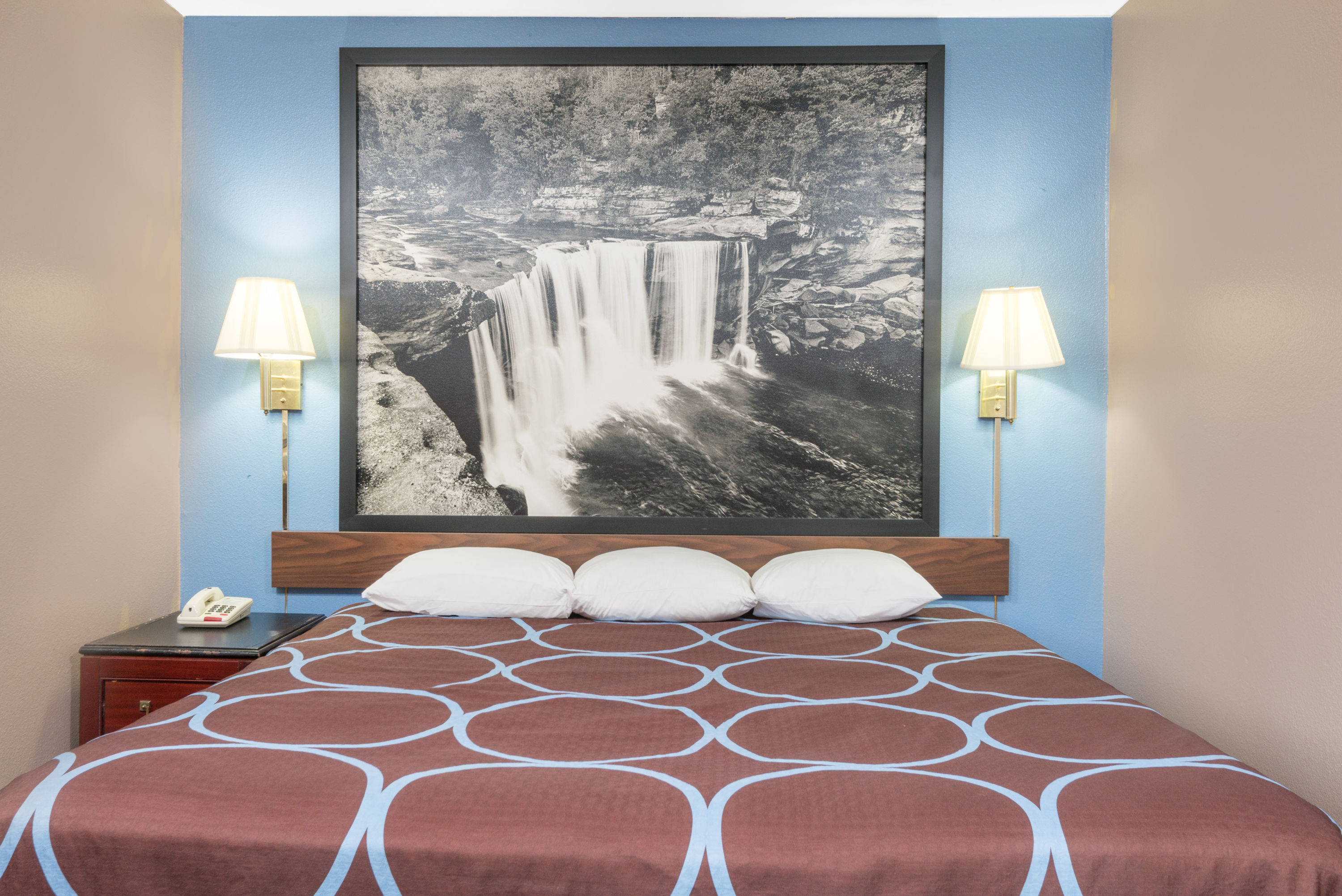 Guest room at the Super 8 by Wyndham Corbin/London KY in Corbin, Kentucky