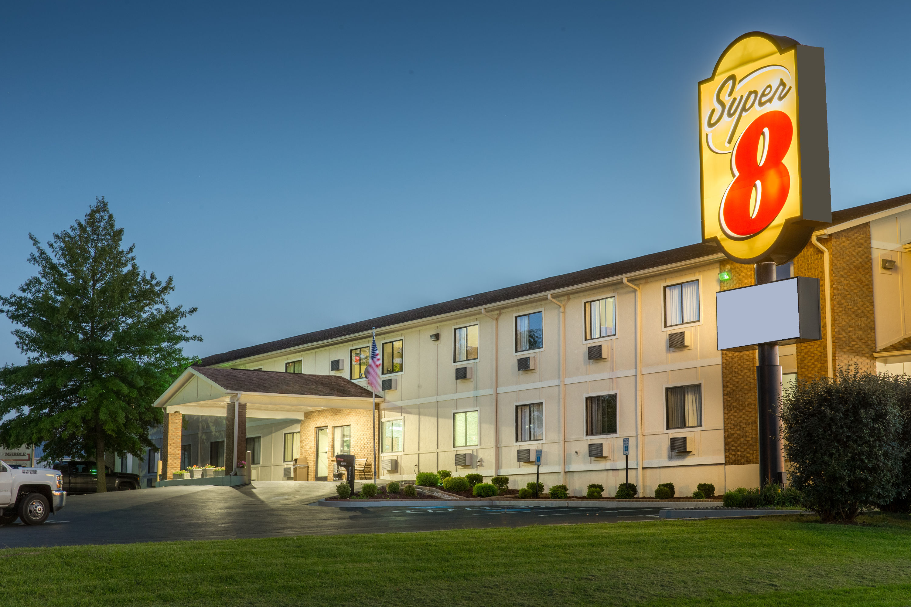 Exterior of Super 8 by Wyndham Danville hotel in Danville, Kentucky