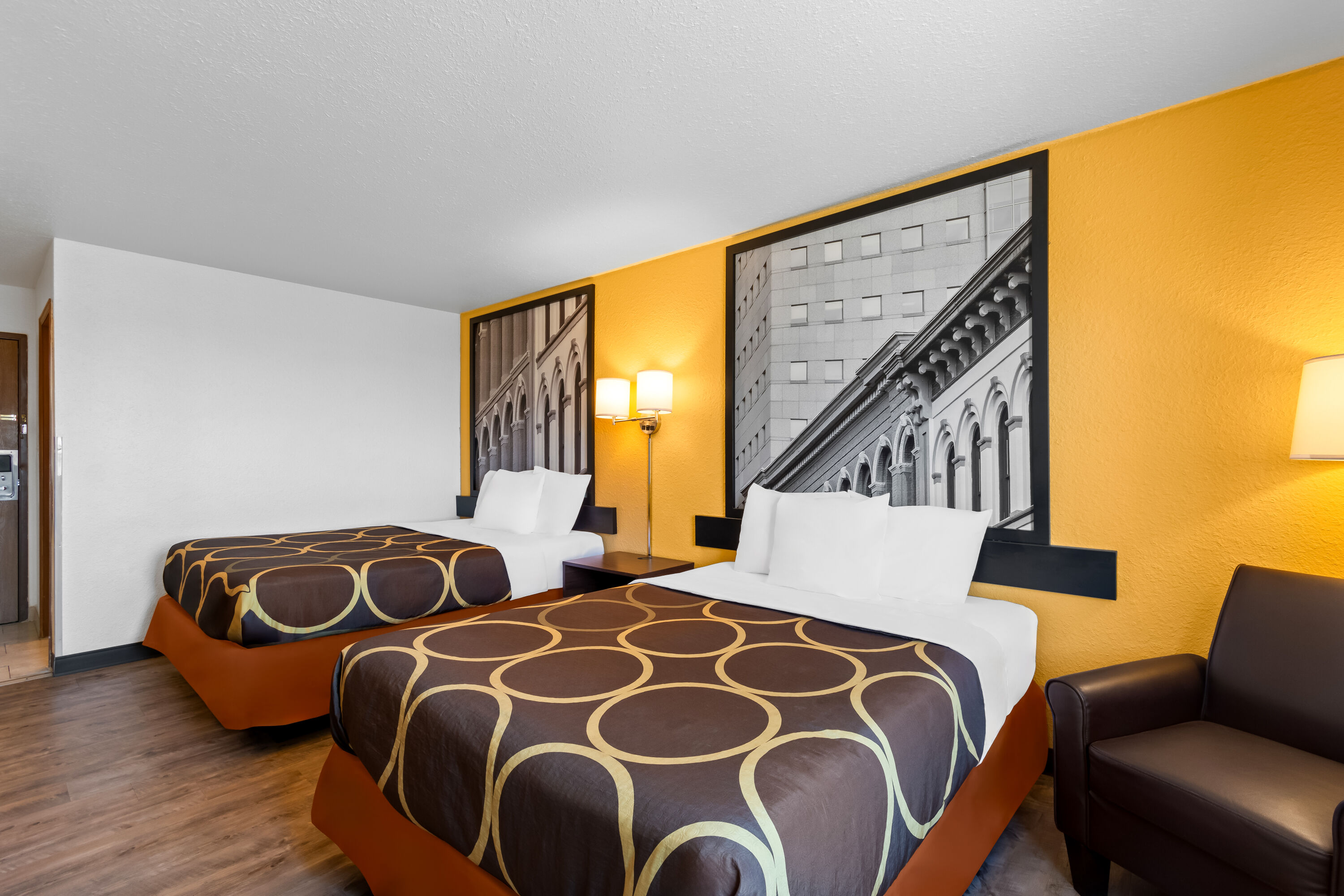 Guest room at the Super 8 by Wyndham Elizabethtown in Elizabethtown, Kentucky