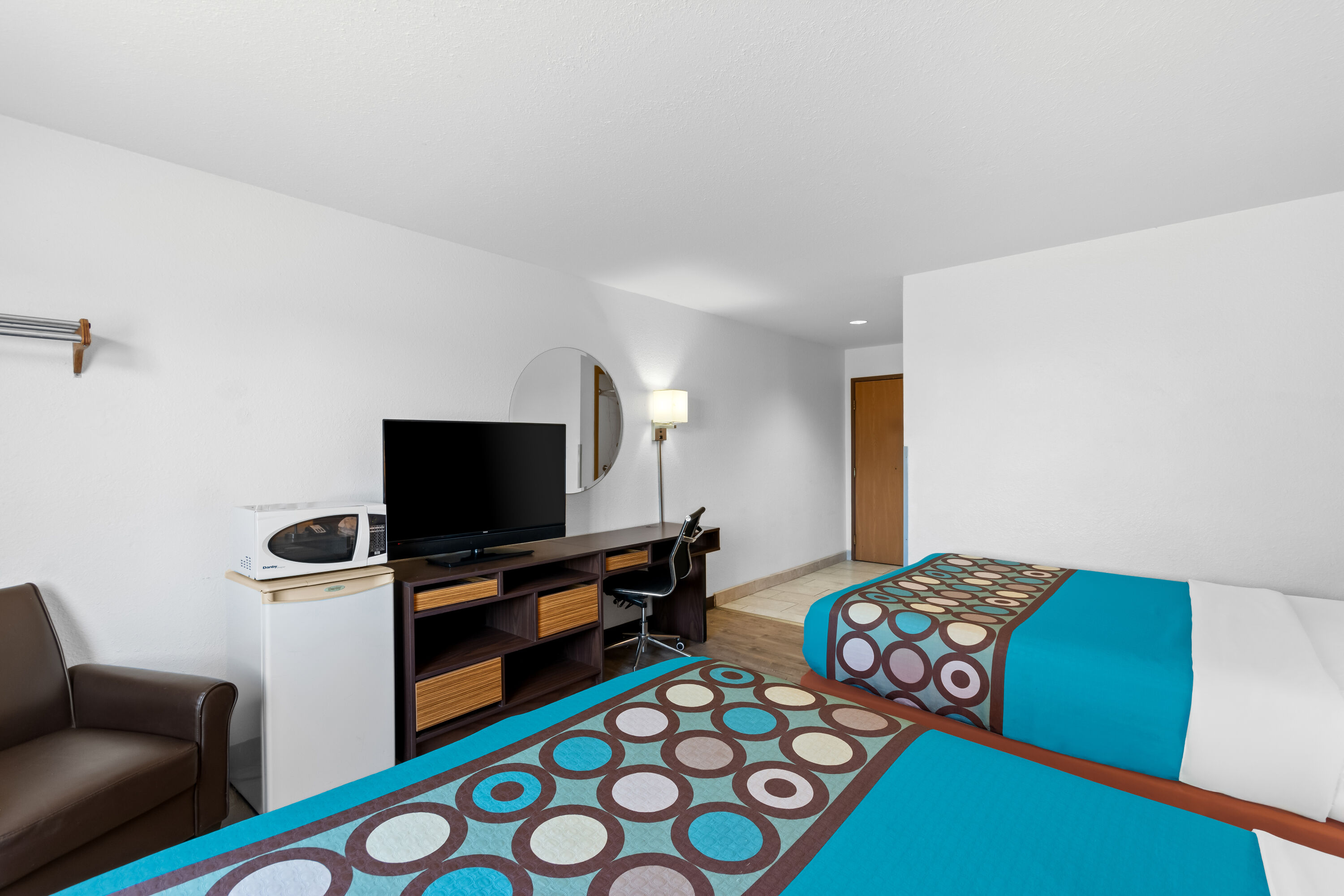 Guest room at the Super 8 by Wyndham Elizabethtown in Elizabethtown, Kentucky