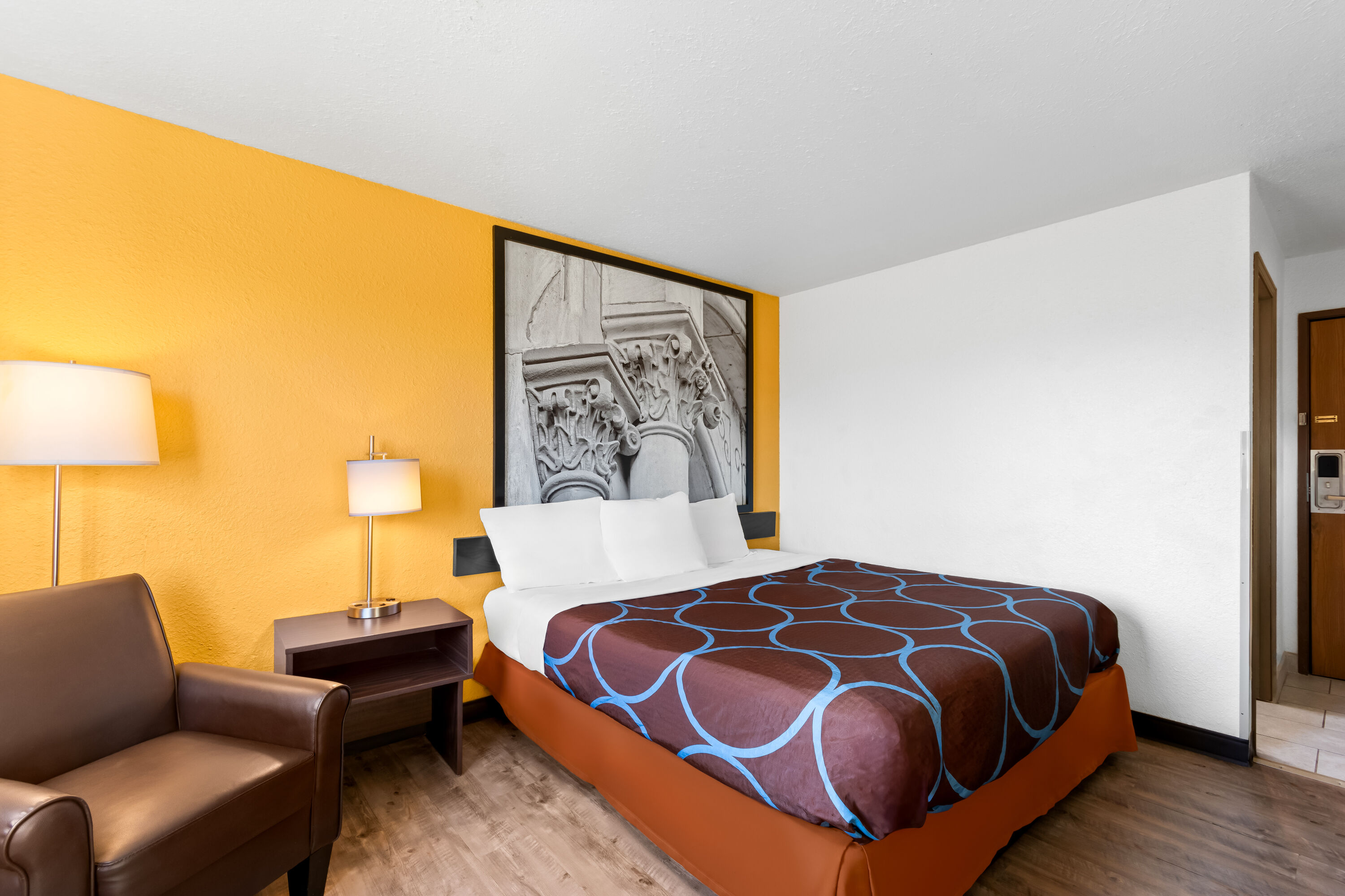 Guest room at the Super 8 by Wyndham Elizabethtown in Elizabethtown, Kentucky