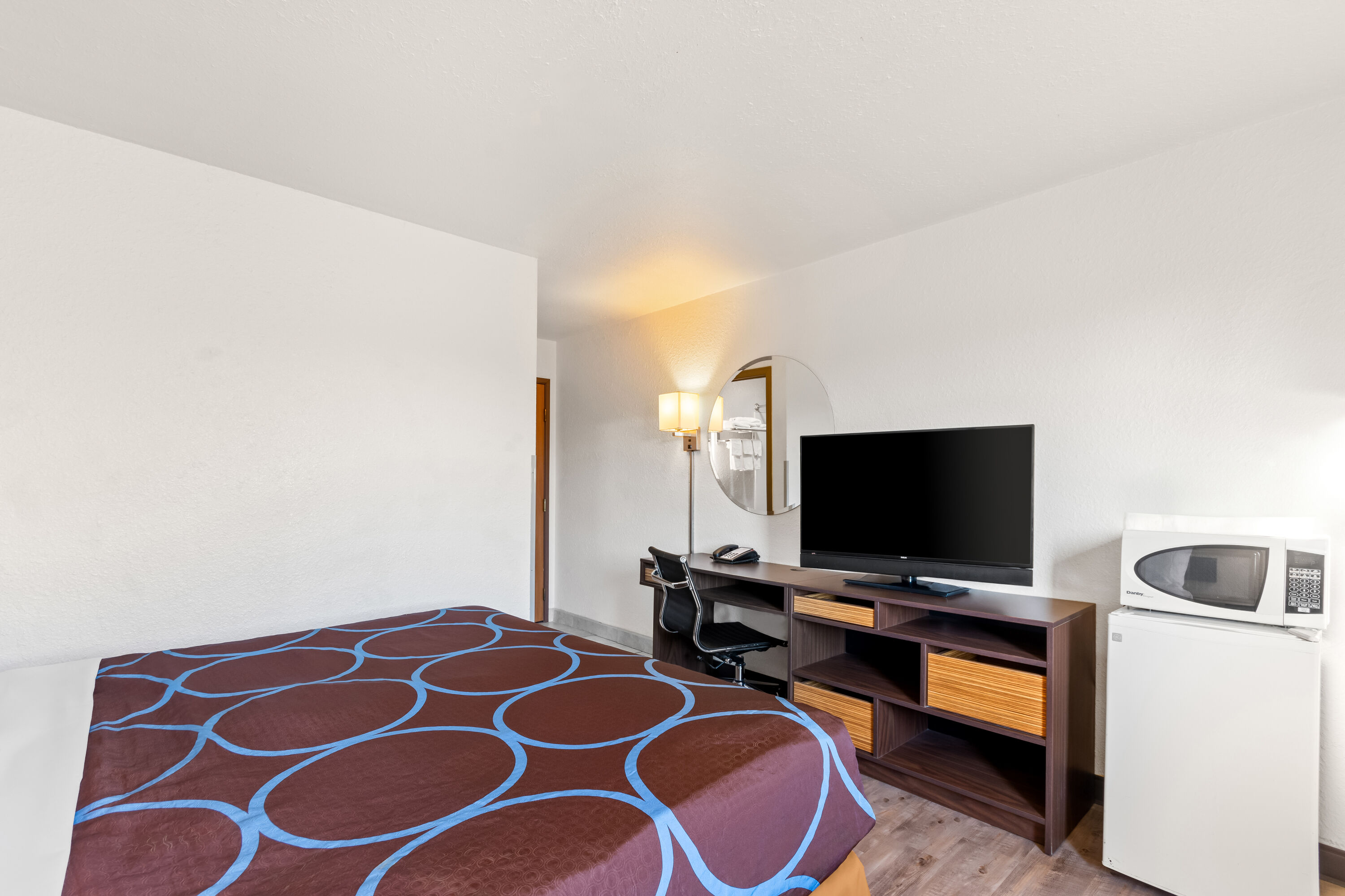 Guest room at the Super 8 by Wyndham Elizabethtown in Elizabethtown, Kentucky