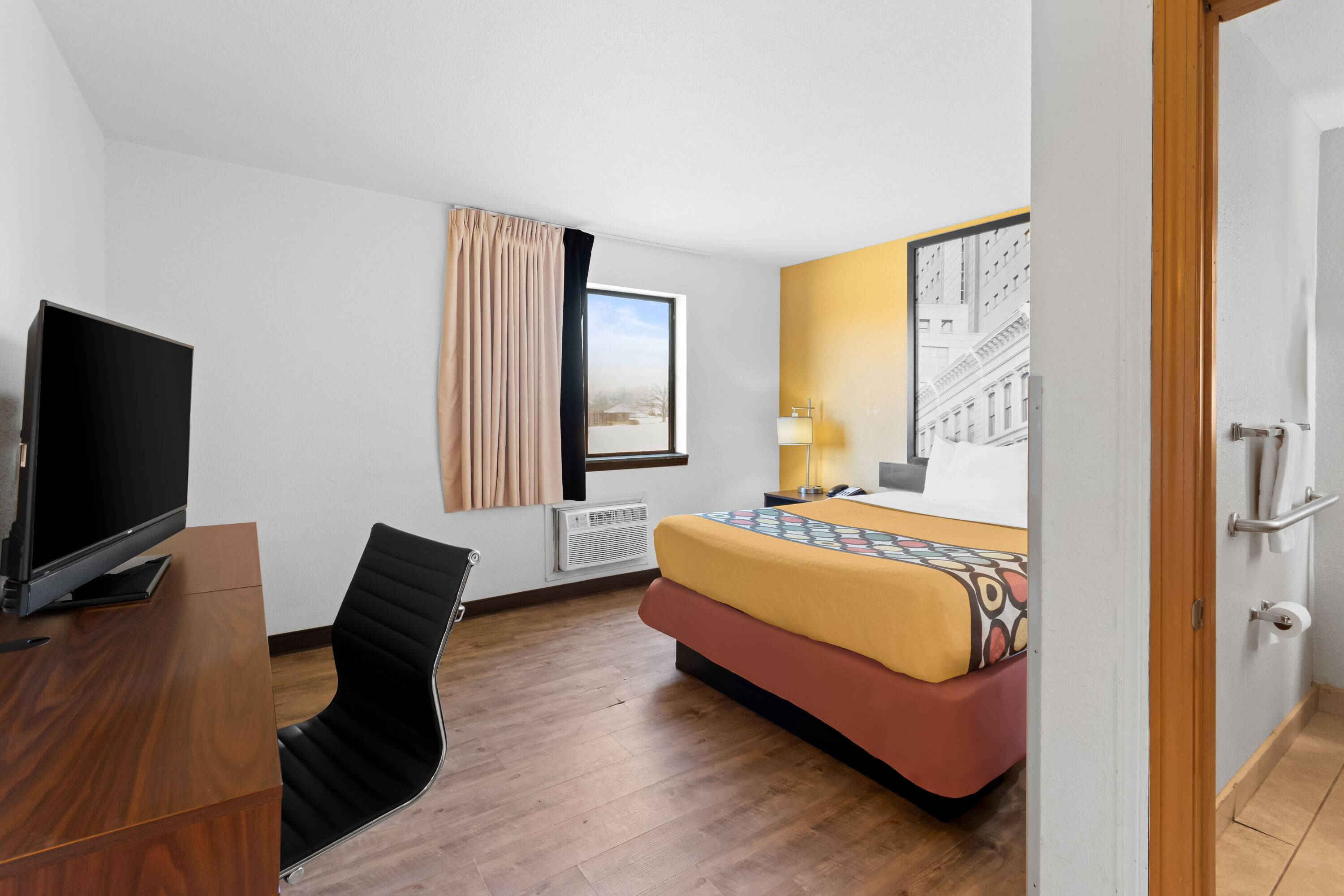 Guest room at the Super 8 by Wyndham Elizabethtown in Elizabethtown, Kentucky