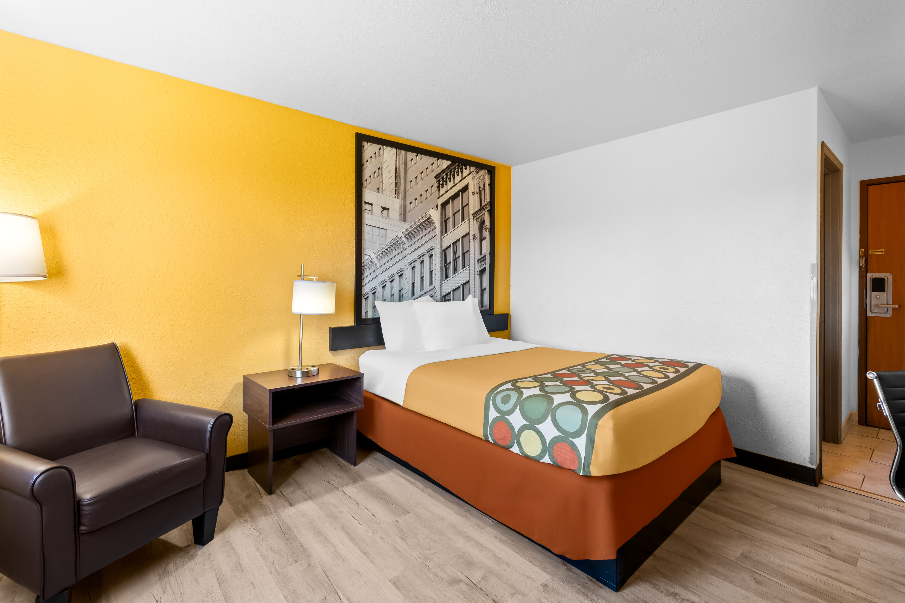 Guest room at the Super 8 by Wyndham Elizabethtown in Elizabethtown, Kentucky