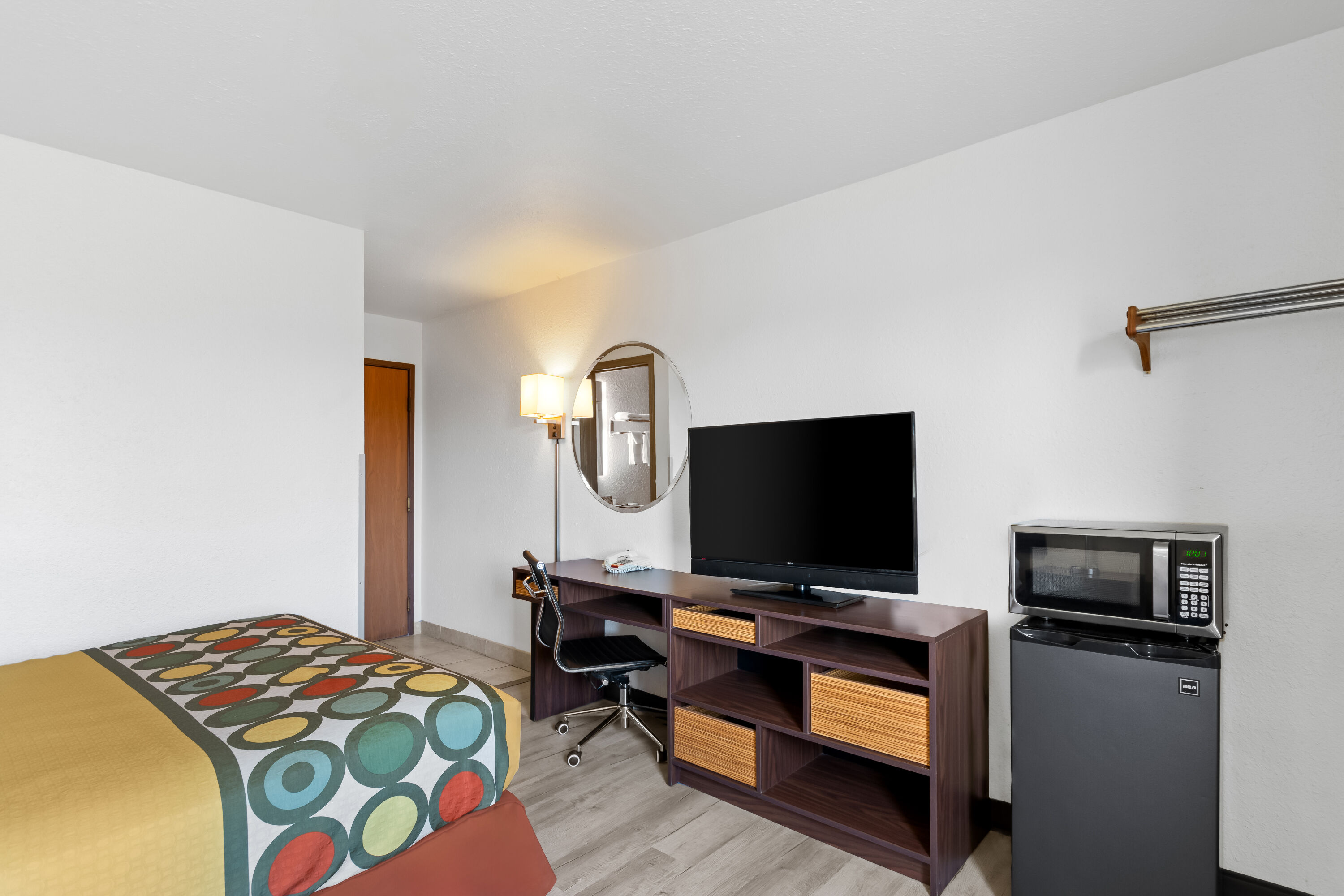 Guest room at the Super 8 by Wyndham Elizabethtown in Elizabethtown, Kentucky