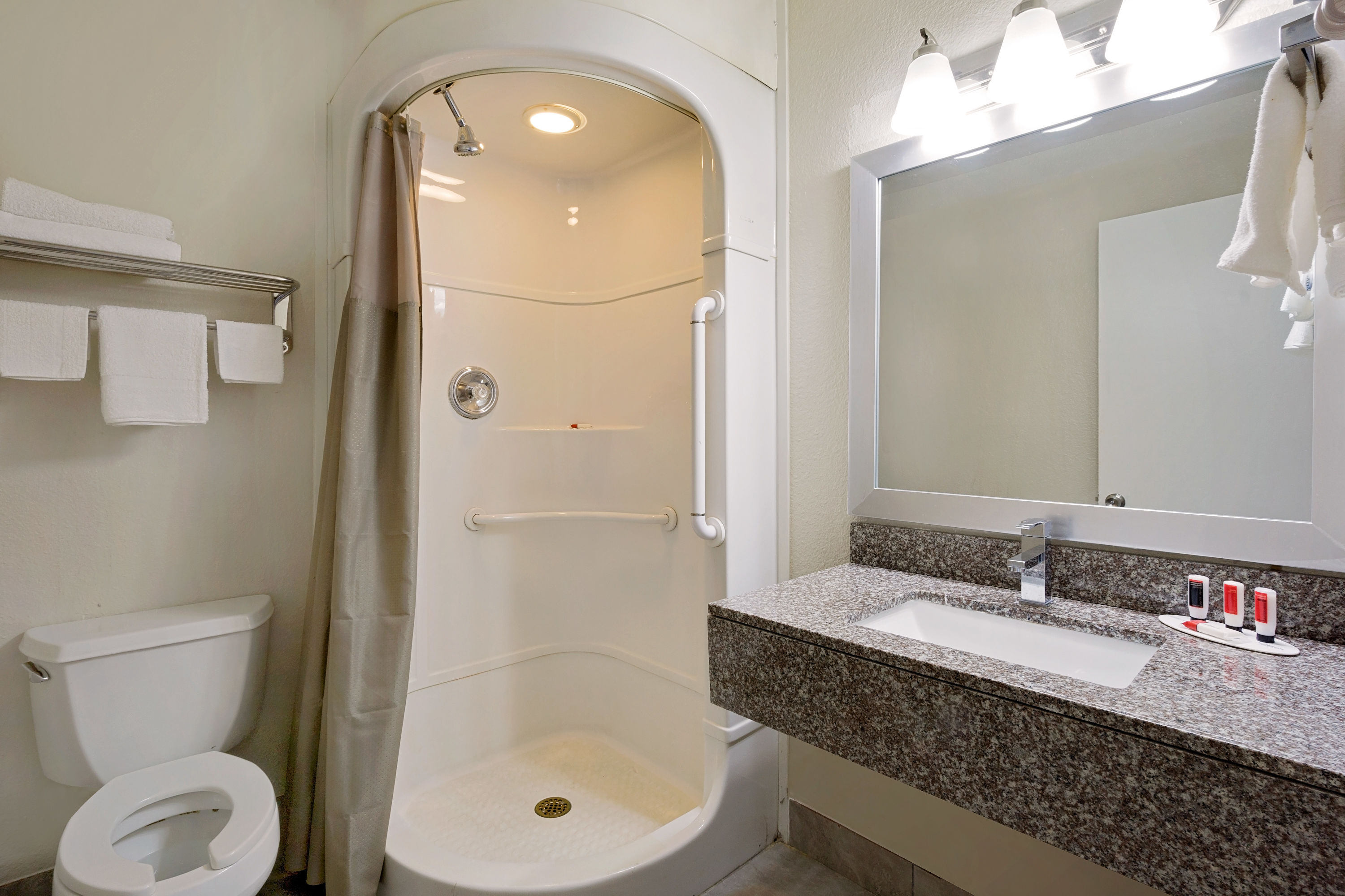 Guest room bath at the Super 8 by Wyndham Florence in Florence, Kentucky