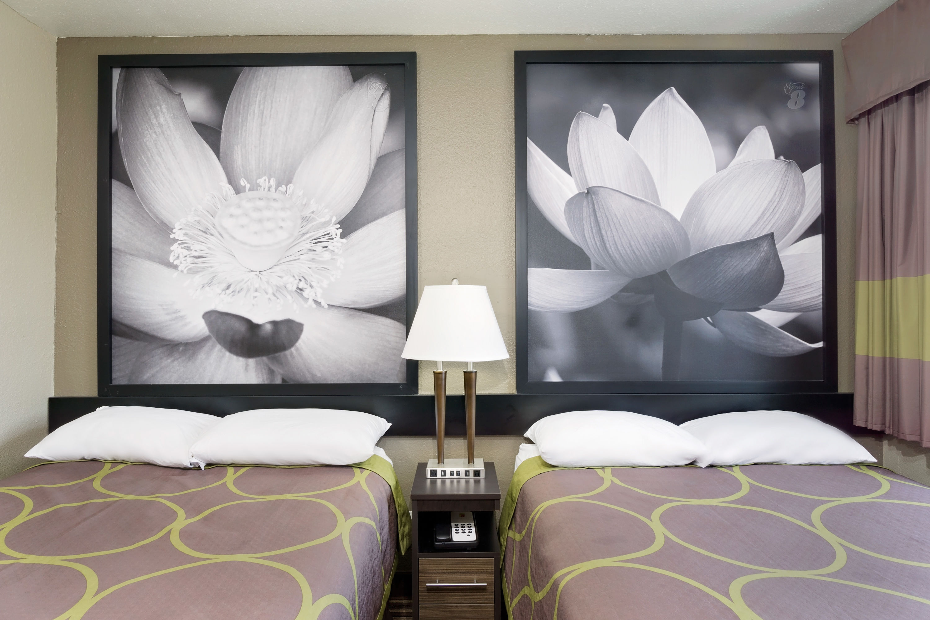 Guest room at the Super 8 by Wyndham Florence in Florence, Kentucky