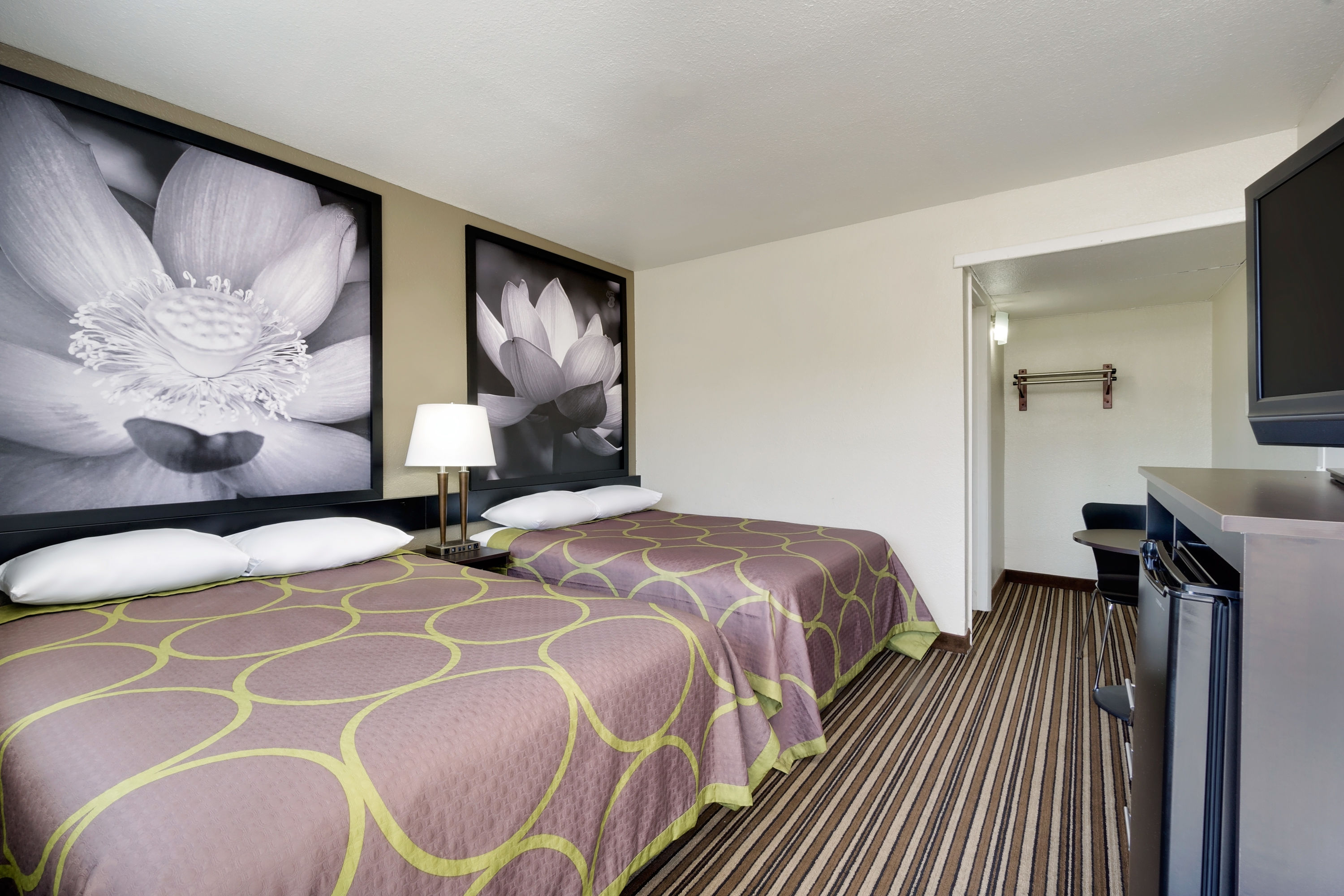 Guest room at the Super 8 by Wyndham Florence in Florence, Kentucky